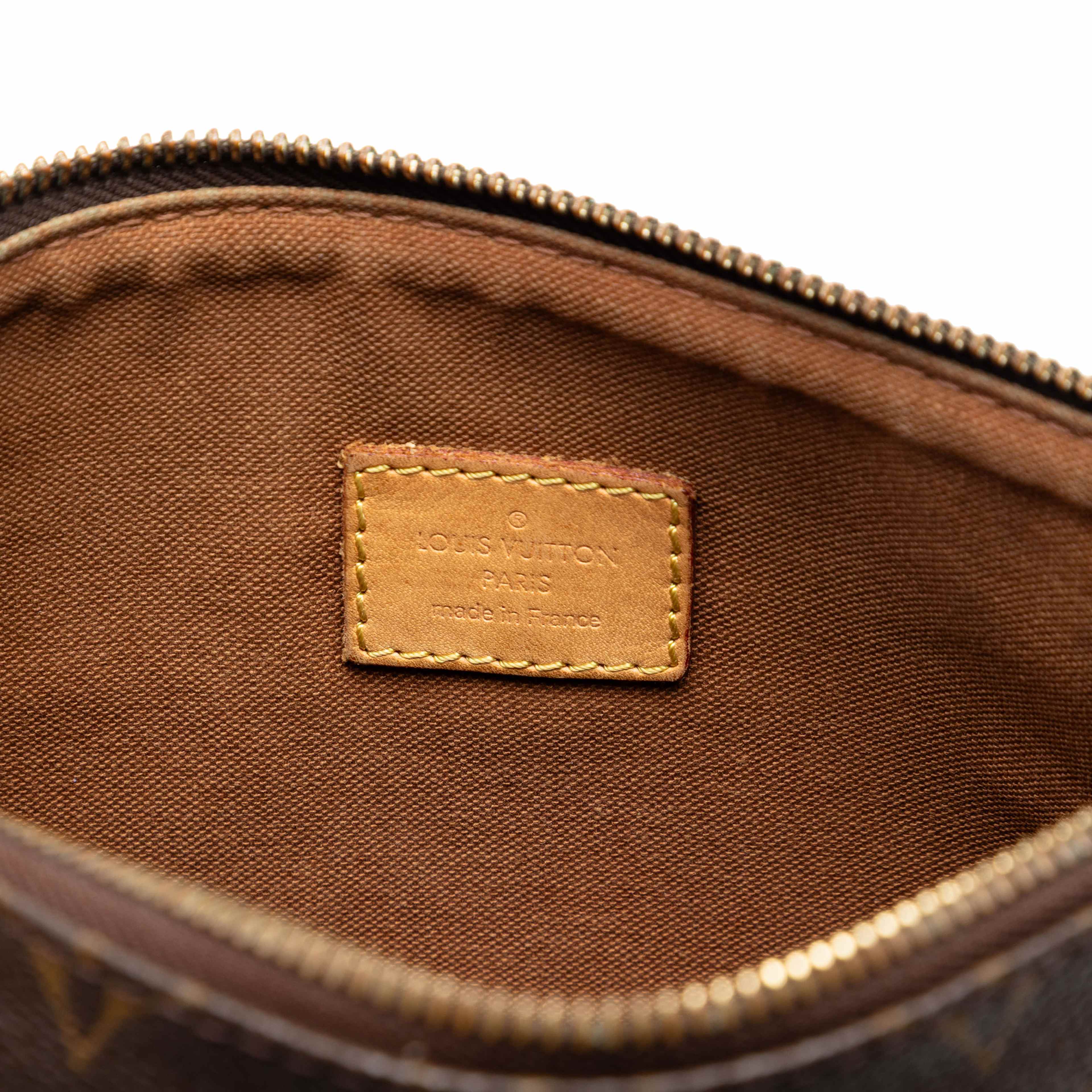 Louis Vuitton Monogram Bosphore Pochette, från Luxclusif, i färgen brown. Klicka för att öppna bilden i stort format