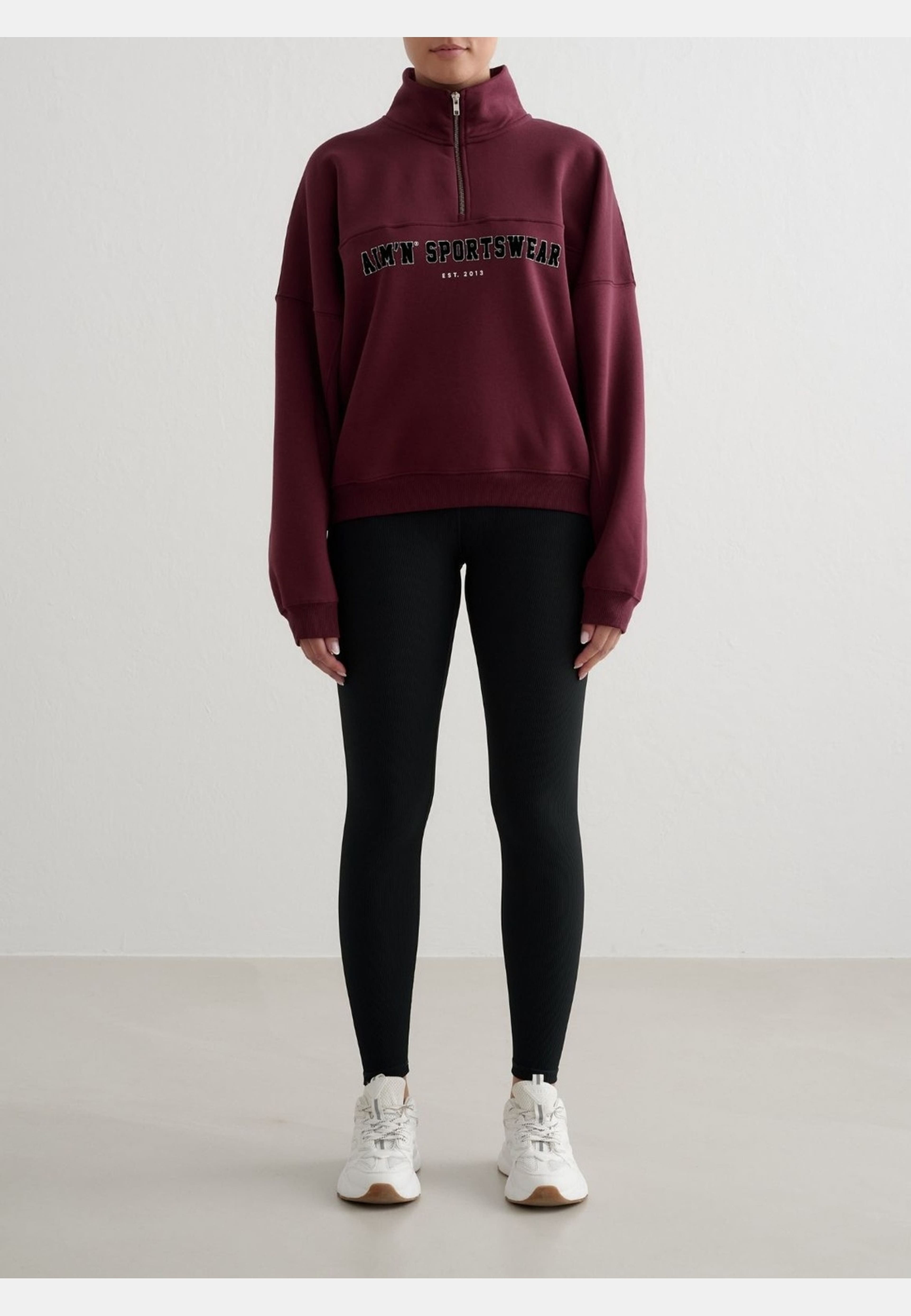 Varsity Sweat Half Zip, från aim'n, i färgen cherry. Klicka för att öppna bilden i stort format