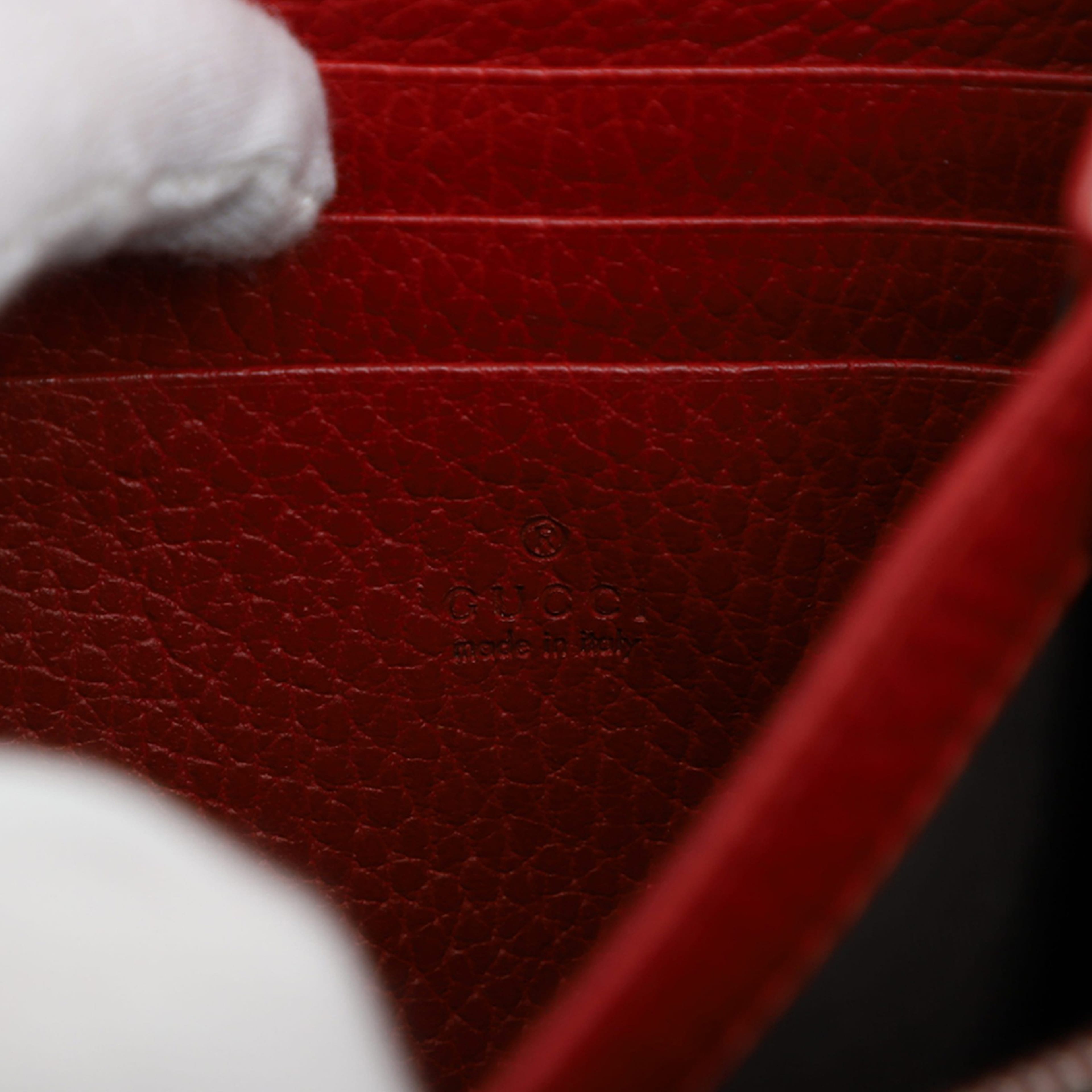 Gucci Leather Dionysus Wallet On Chain, från Luxclusif, i färgen red. Klicka för att öppna bilden i stort format