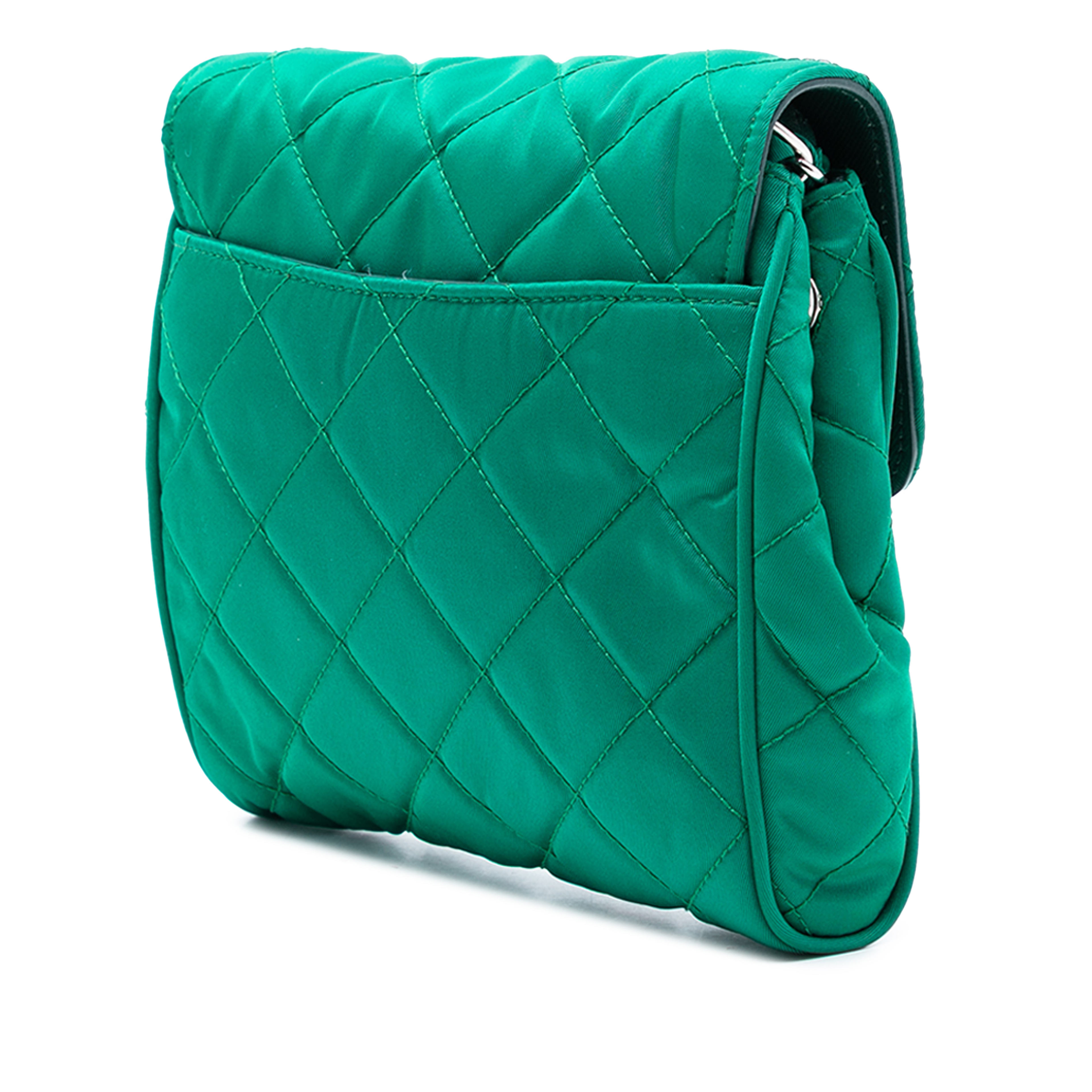 Prada Impuntu Tessuto Chain Crossbody, från Luxclusif, i färgen grön. Klicka för att öppna bilden i stort format