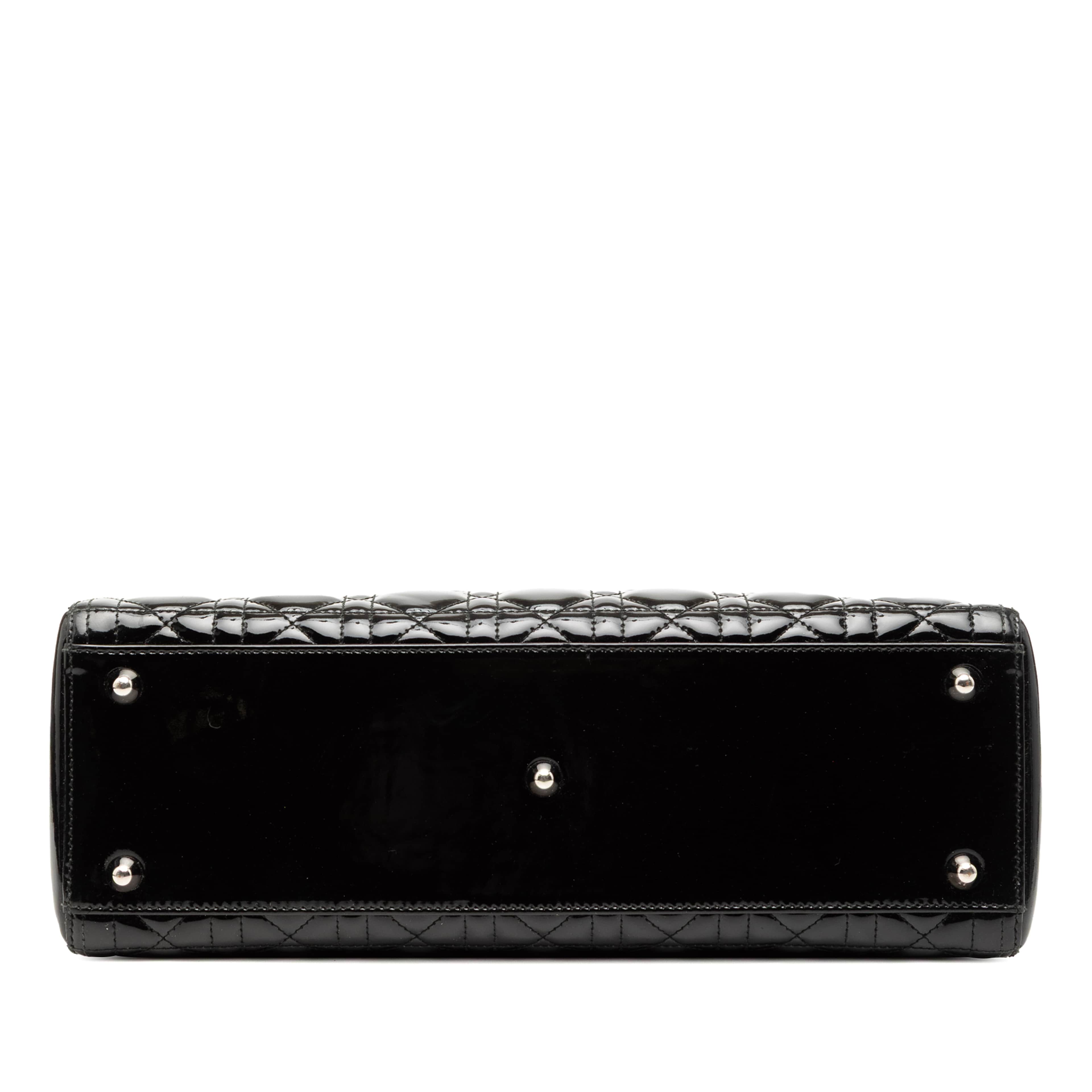 Dior Large Patent Cannage Lady Dior, från Luxclusif, i färgen black. Klicka för att öppna bilden i stort format