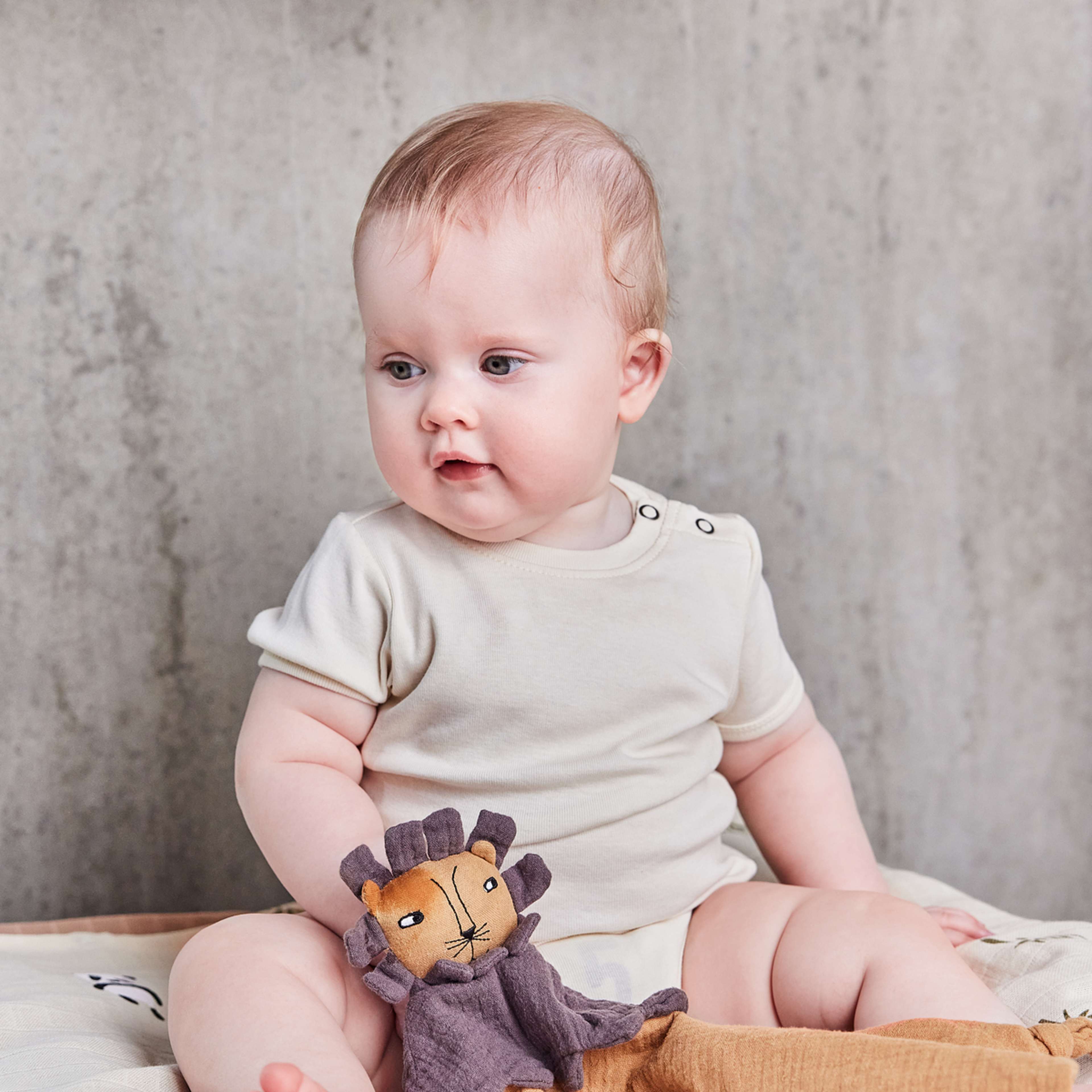 Cuddle Cloth, från OYOY Mini, i färgen caramel. Klicka för att öppna bilden i stort format