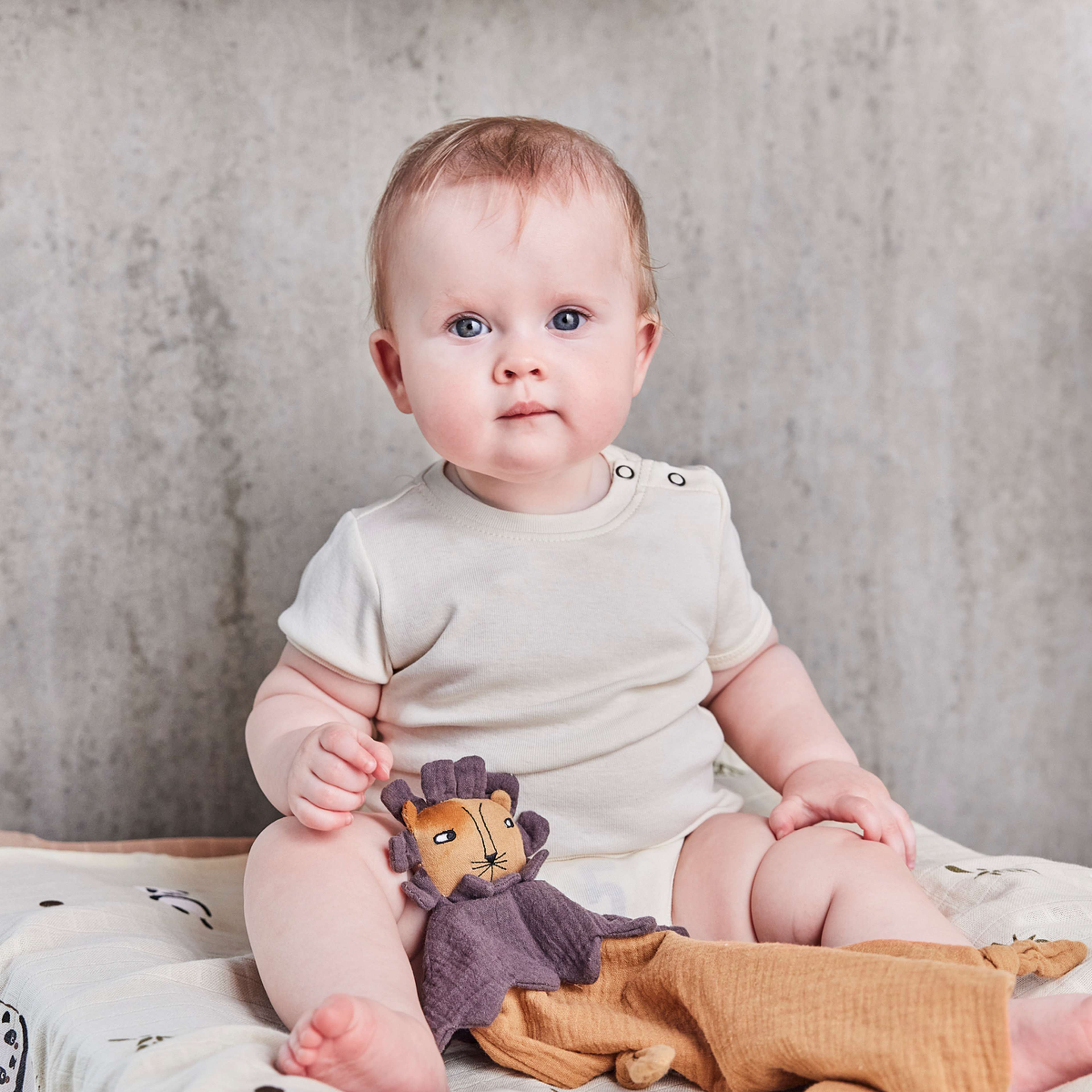 Cuddle Cloth, från OYOY Mini, i färgen caramel. Klicka för att öppna bilden i stort format