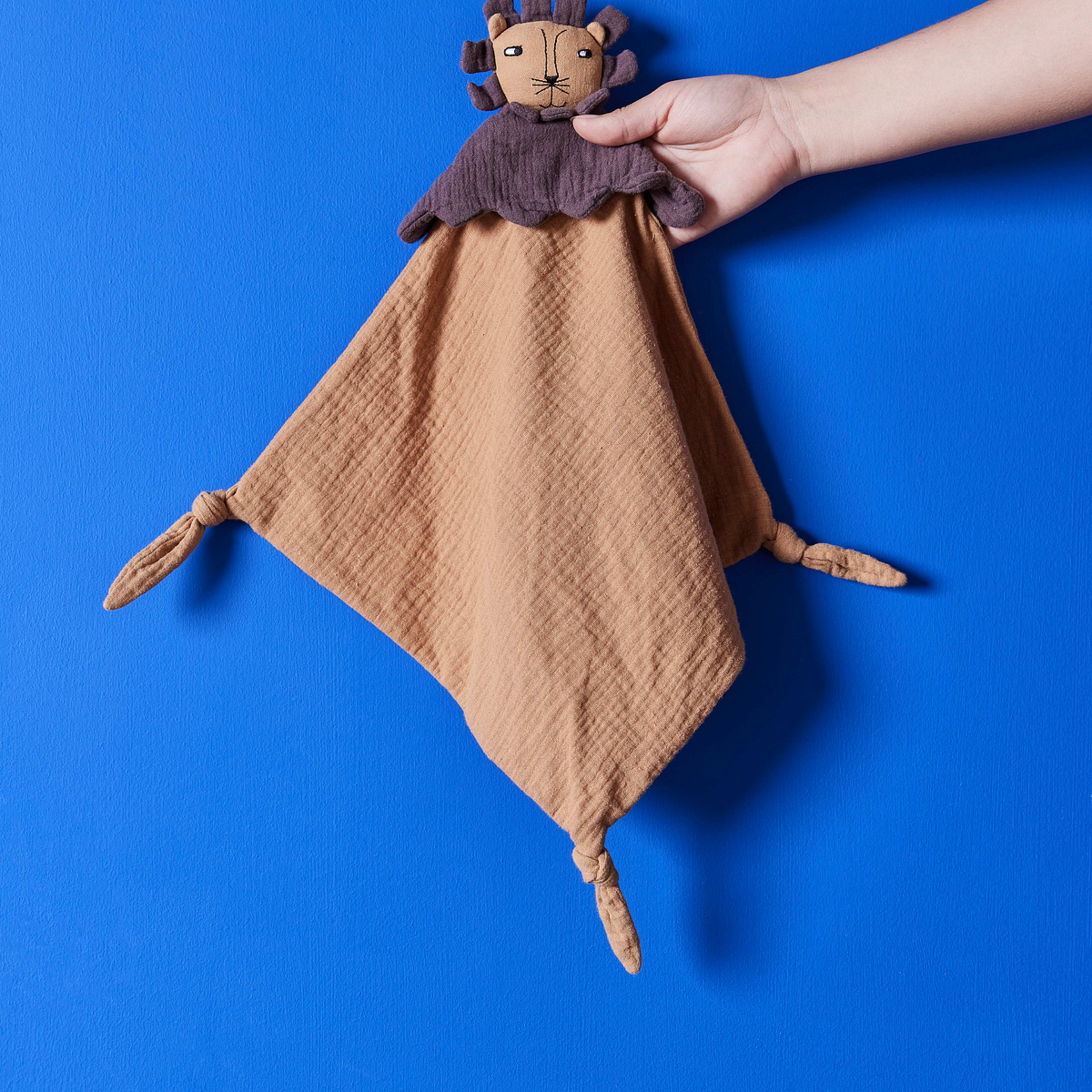 Cuddle Cloth, från OYOY Mini, i färgen caramel. Klicka för att öppna bilden i stort format