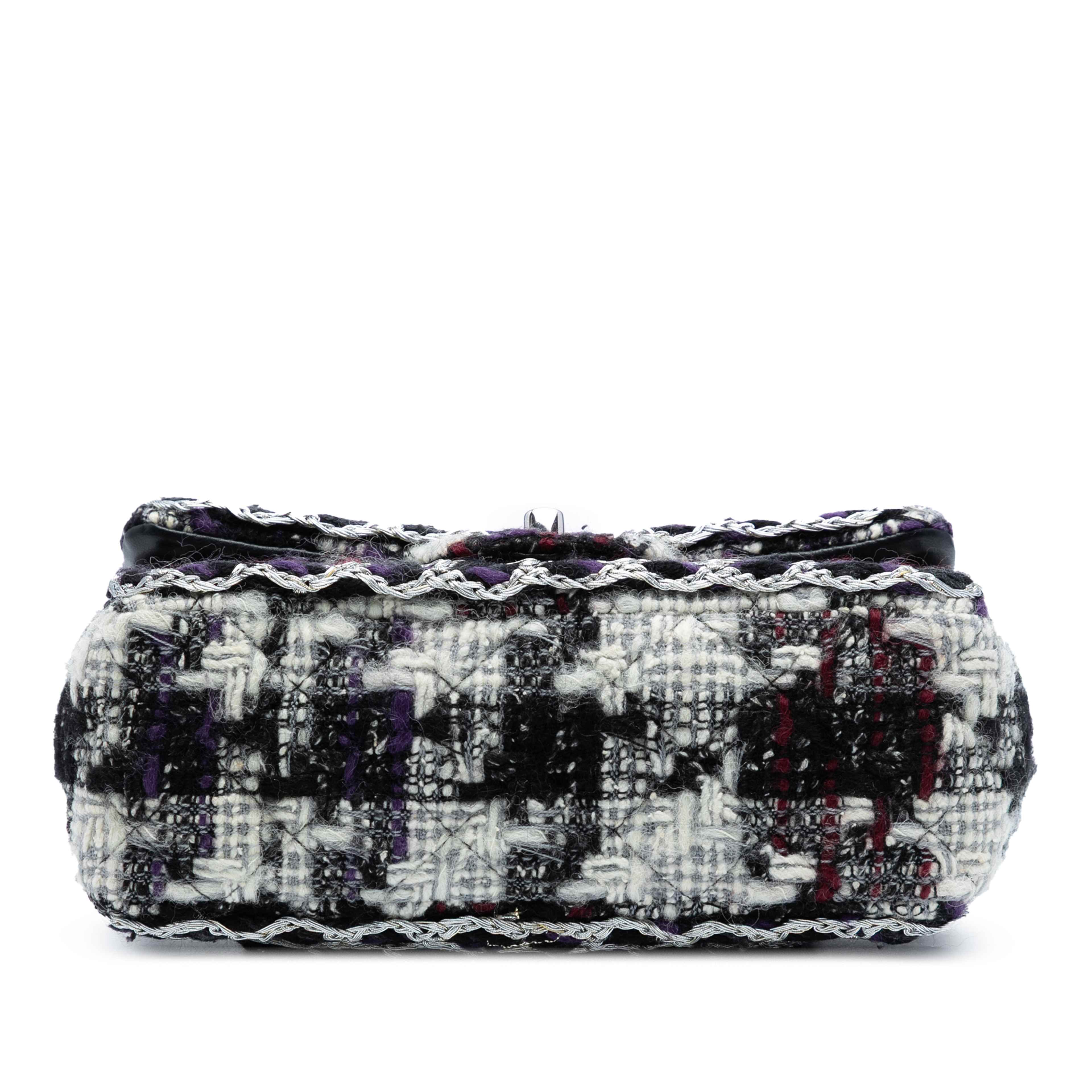 Chanel Mini Rectangular Quilted Tweed Single Flap, från Luxclusif, i färgen svart. Klicka för att öppna bilden i stort format