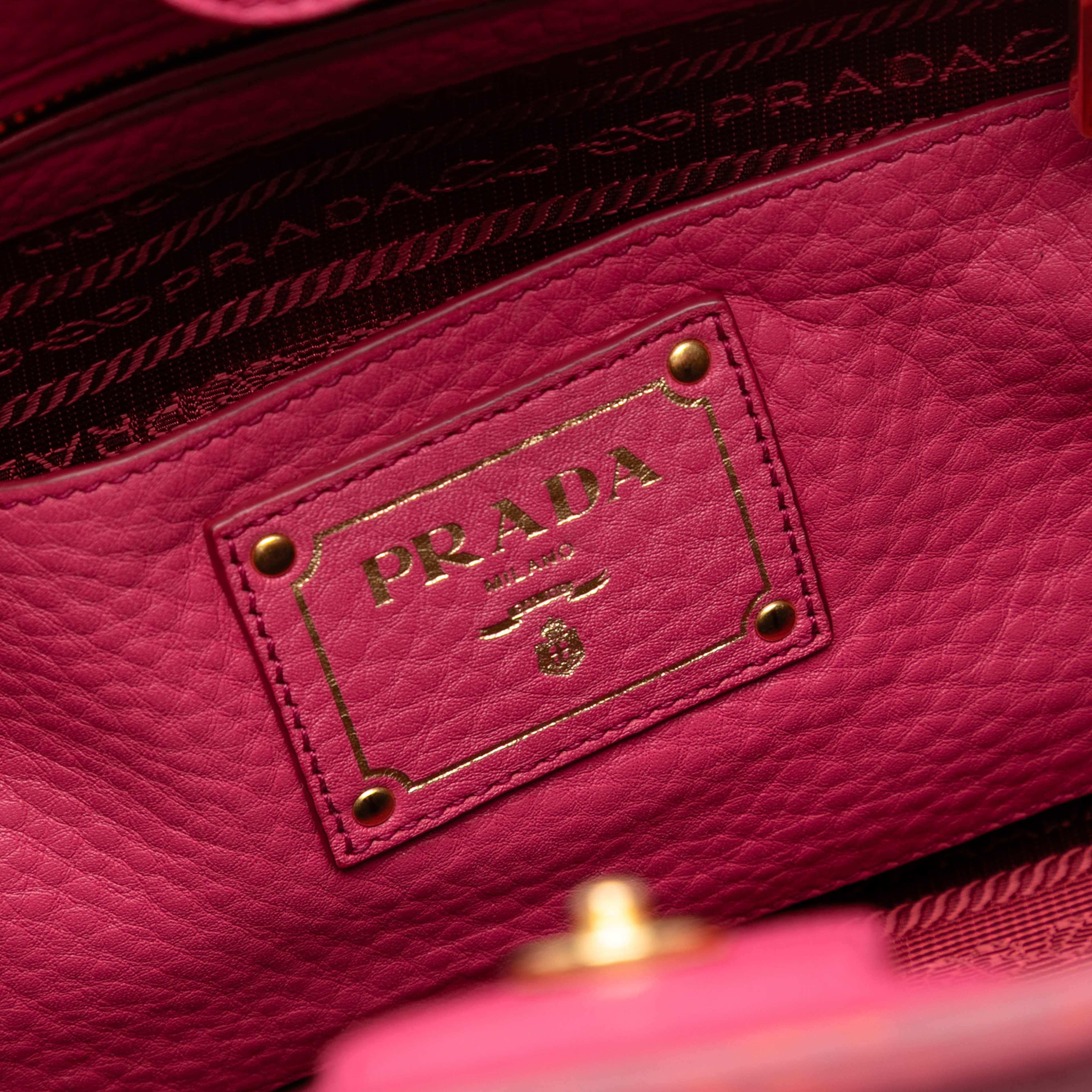 Prada Vitello Daino Front Pocket Open Convertible Tote, från Luxclusif, i färgen hot pink. Klicka för att öppna bilden i stort format