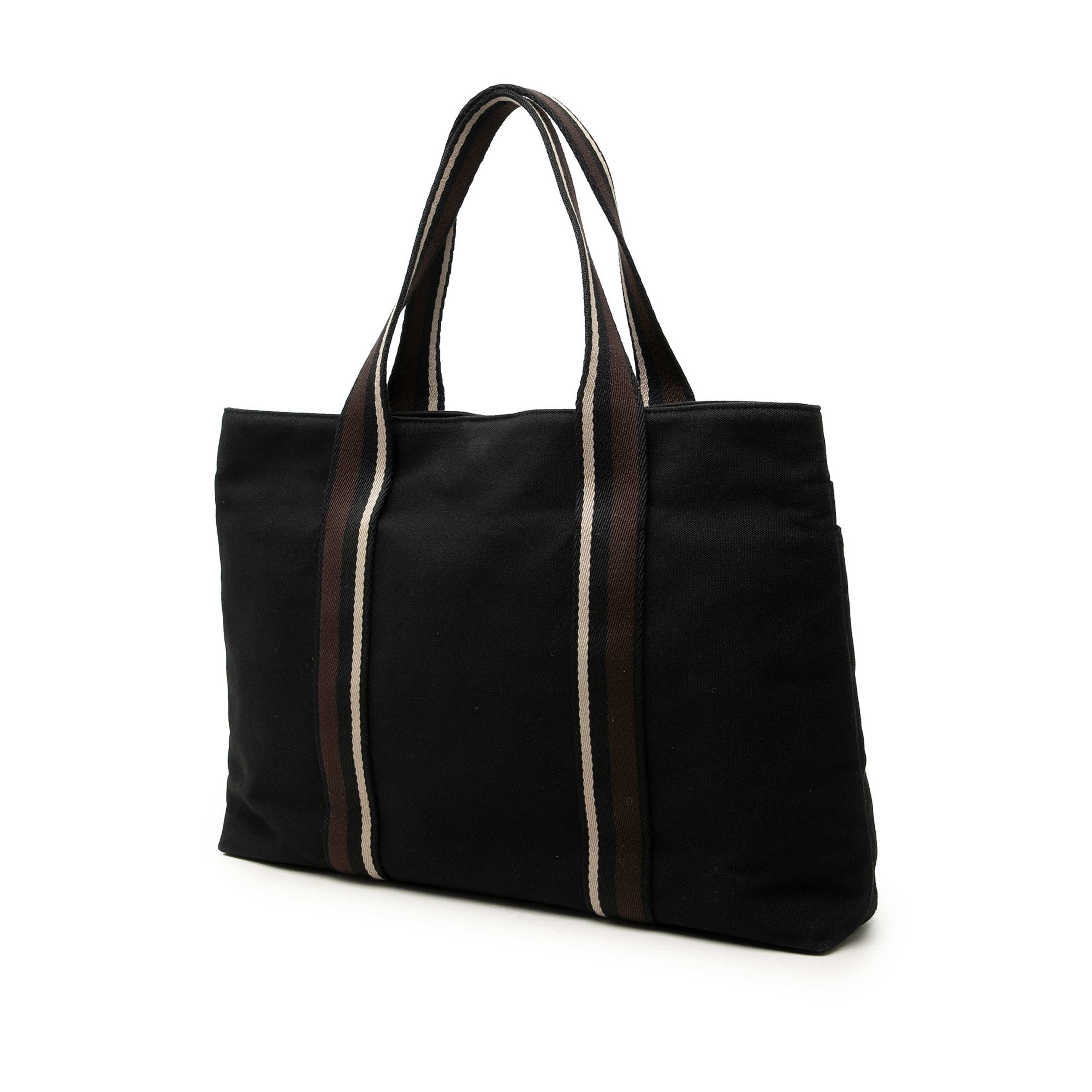 Hermès Canvas Sac Troca Horizontal Mm, från Luxclusif, i färgen svart. Klicka för att öppna bilden i stort format