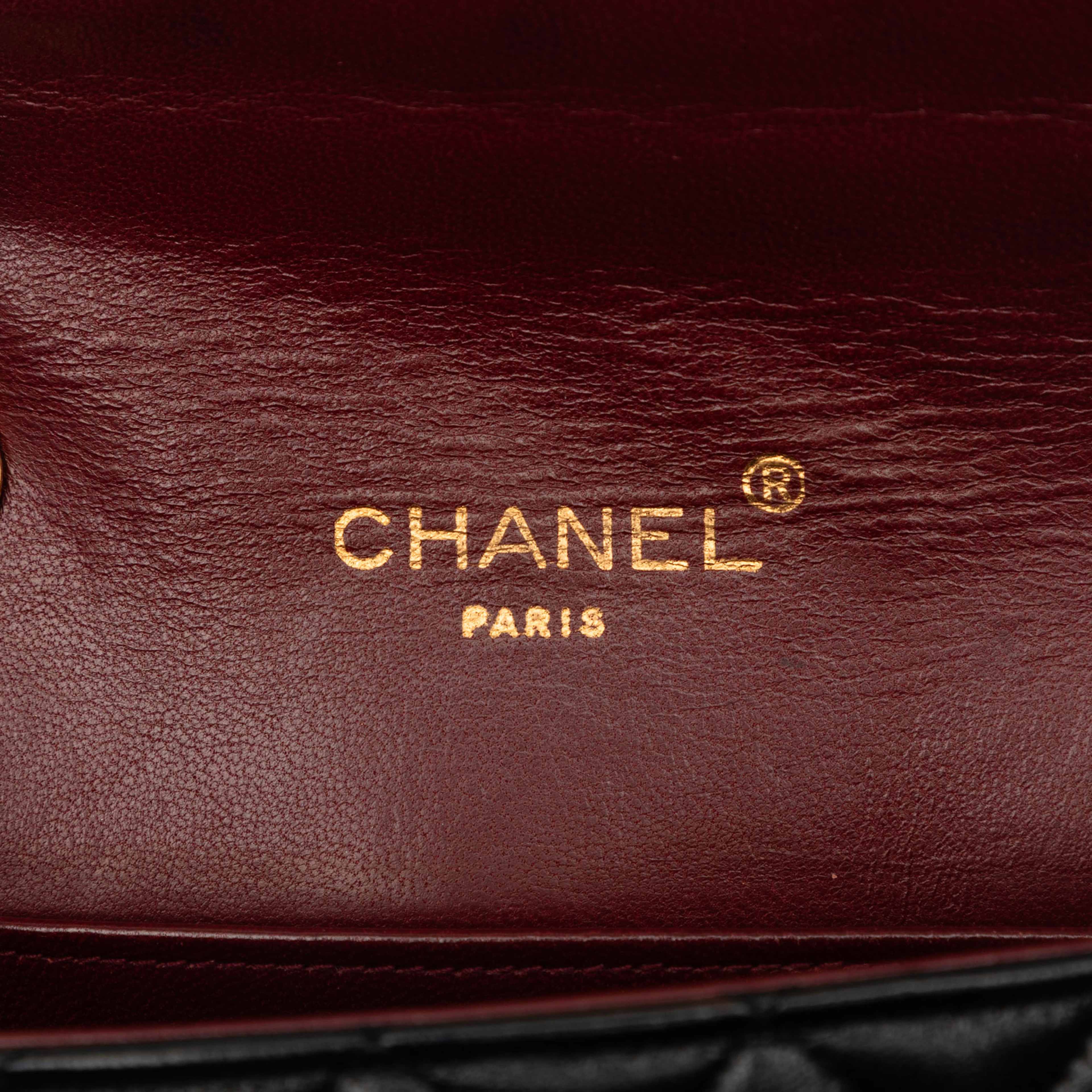 Chanel Mini Cc Quilted Lambskin Single Flap, från Luxclusif, i färgen black. Klicka för att öppna bilden i stort format