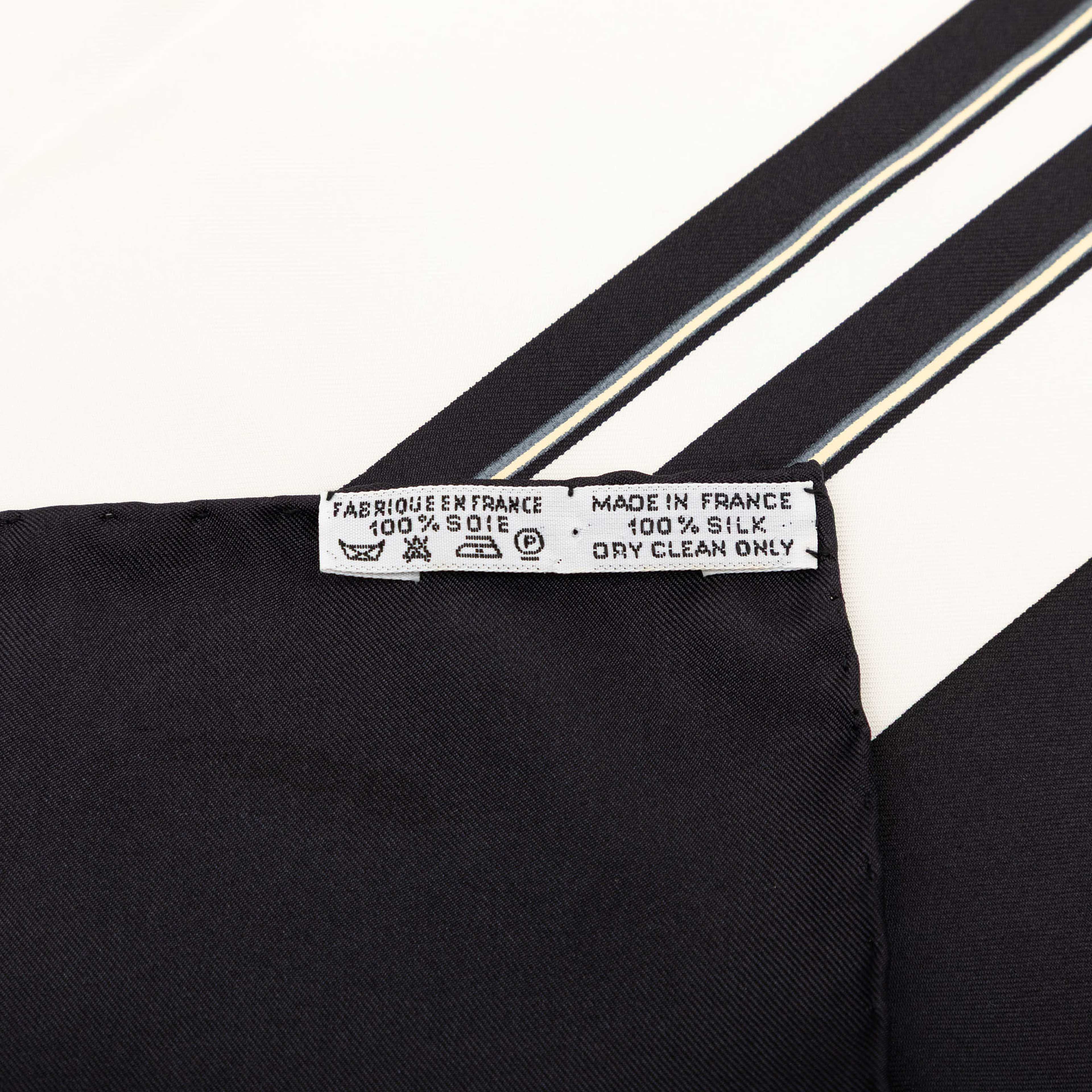 Hermès Brides De Gala Silk Scarf 90, från Luxclusif, i färgen white. Klicka för att öppna bilden i stort format