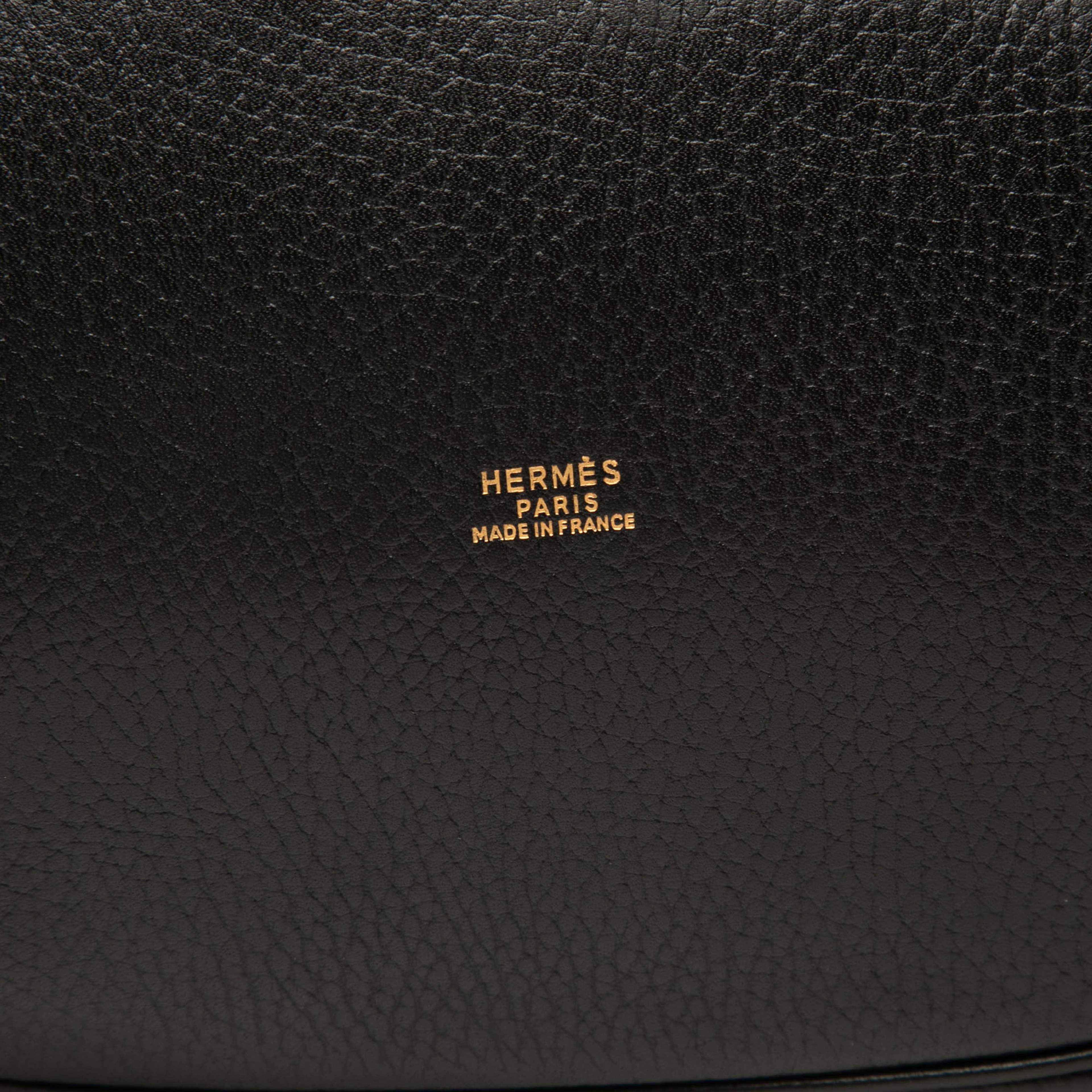 Hermès Clemence Market Gm, från Luxclusif, i färgen svart. Klicka för att öppna bilden i stort format