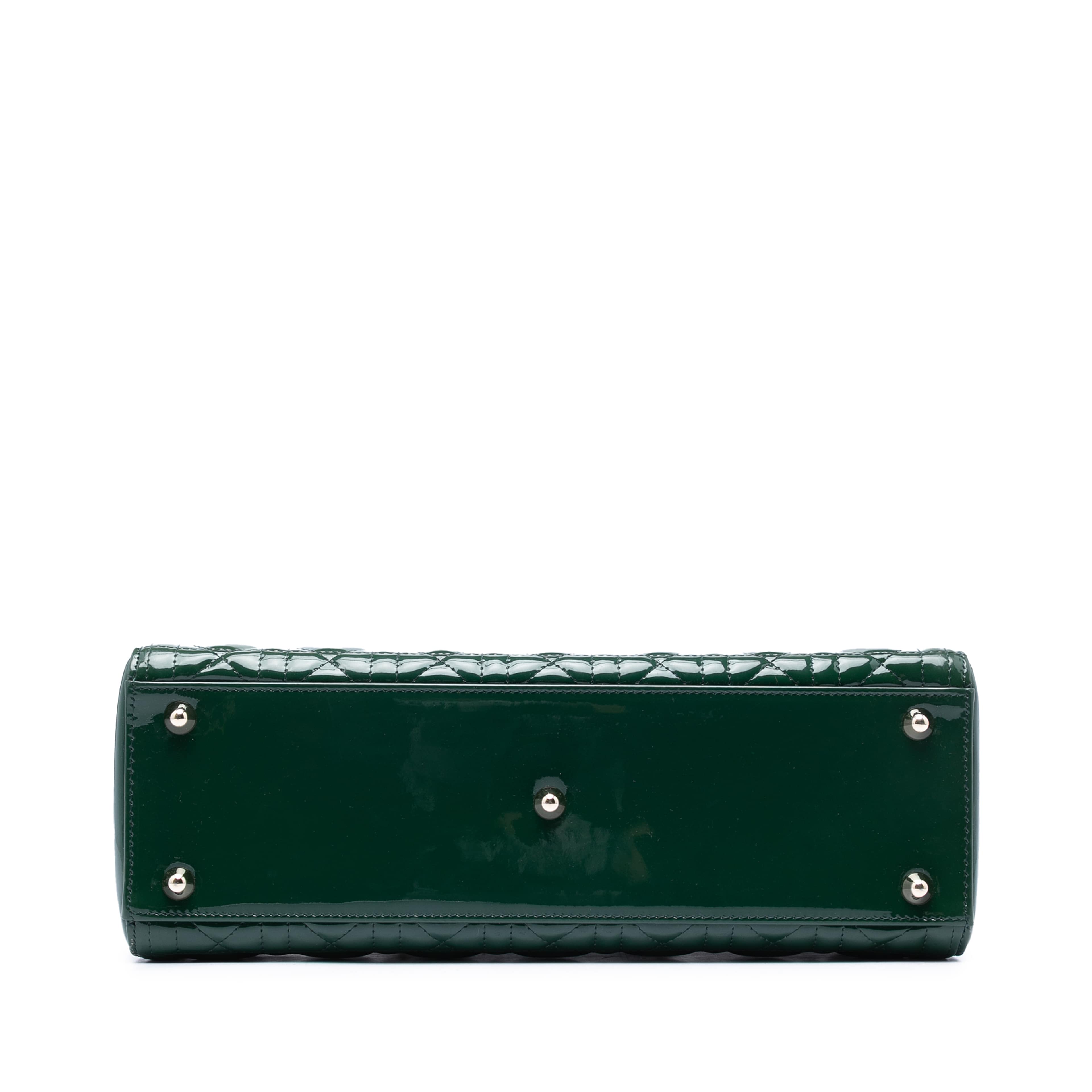 Dior Large Patent Cannage Lady Dior, från Luxclusif, i färgen dark green. Klicka för att öppna bilden i stort format