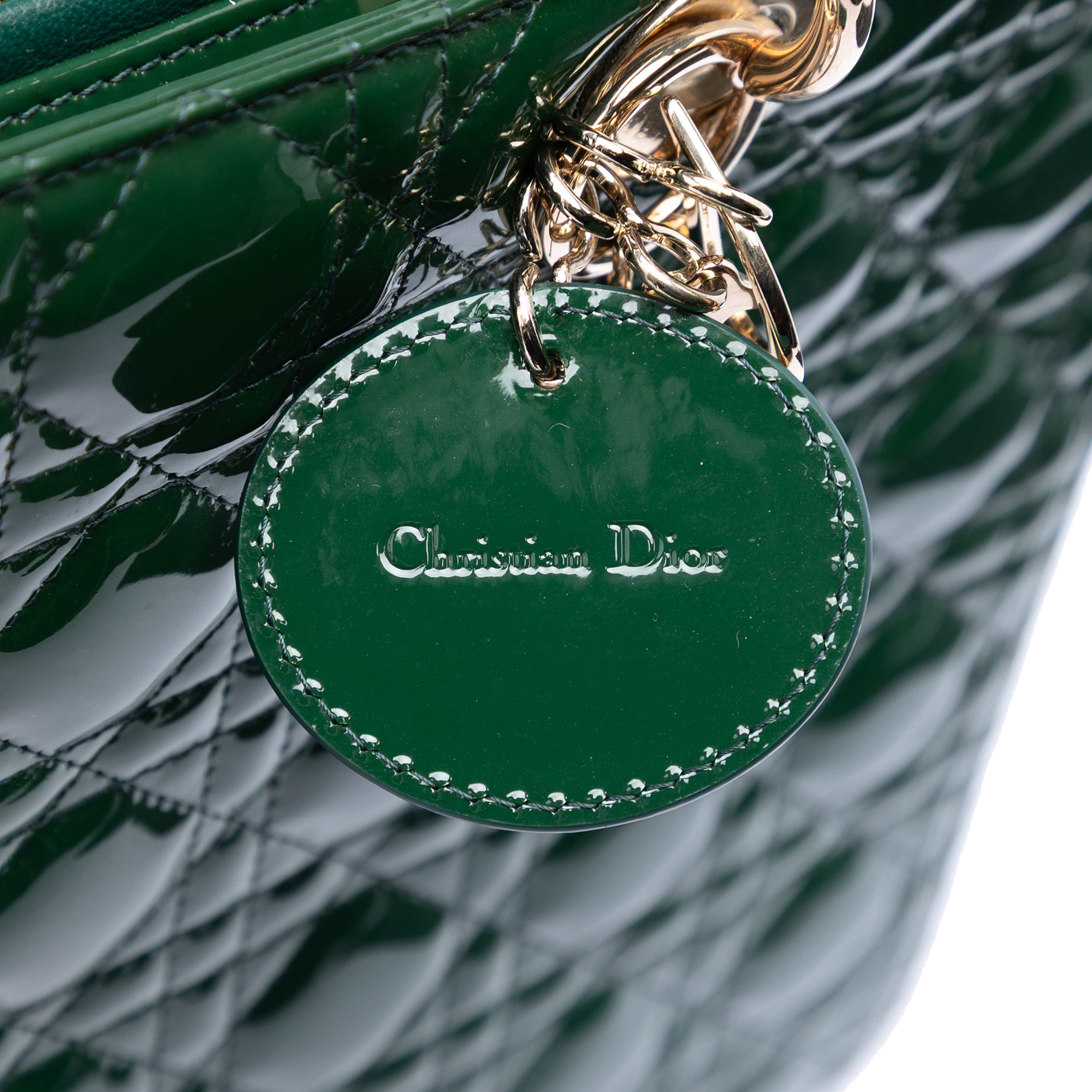 Dior Large Patent Cannage Lady Dior, från Luxclusif, i färgen dark green. Klicka för att öppna bilden i stort format