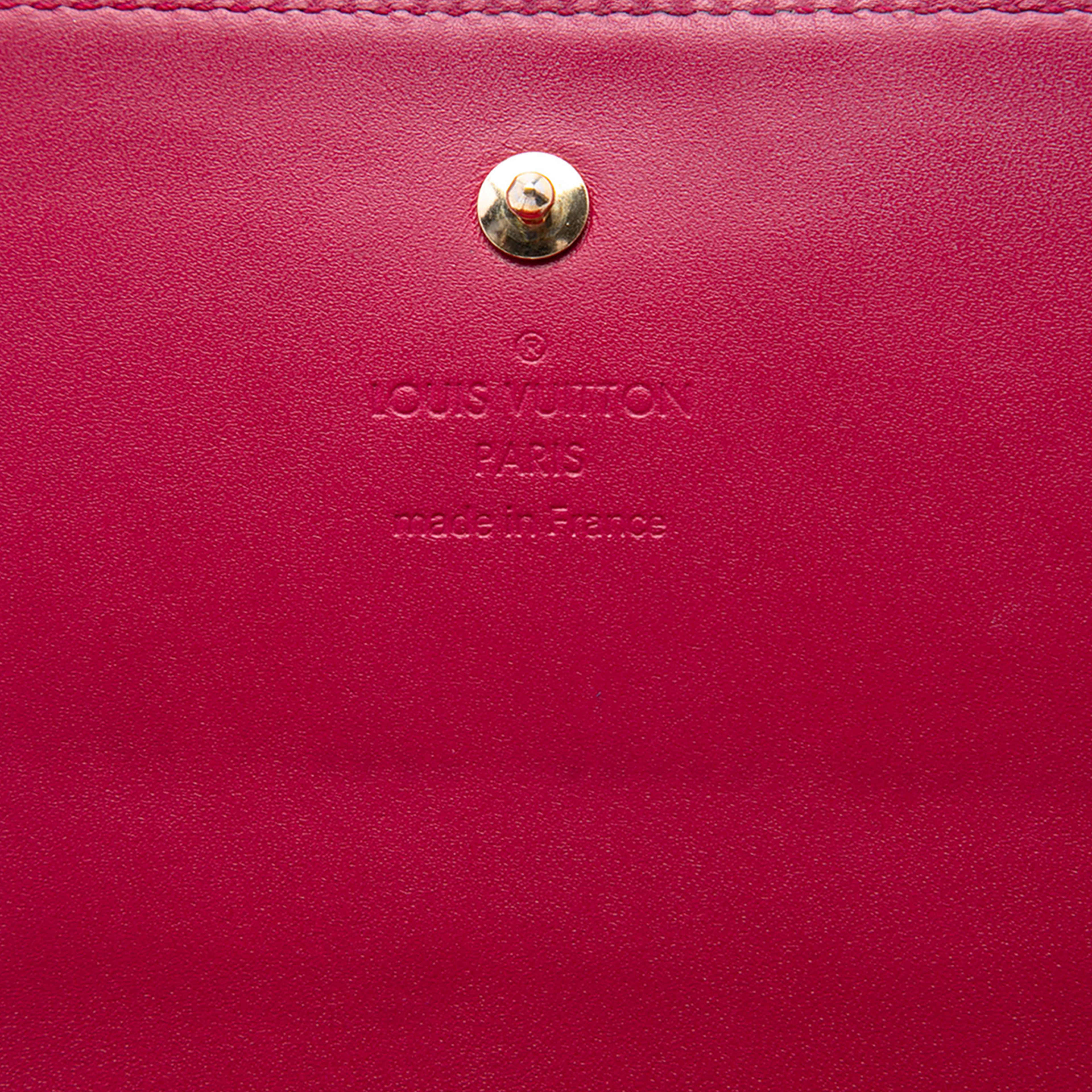Louis Vuitton Monogram Vernis Chain Wallet, från Luxclusif, i färgen rosa. Klicka för att öppna bilden i stort format