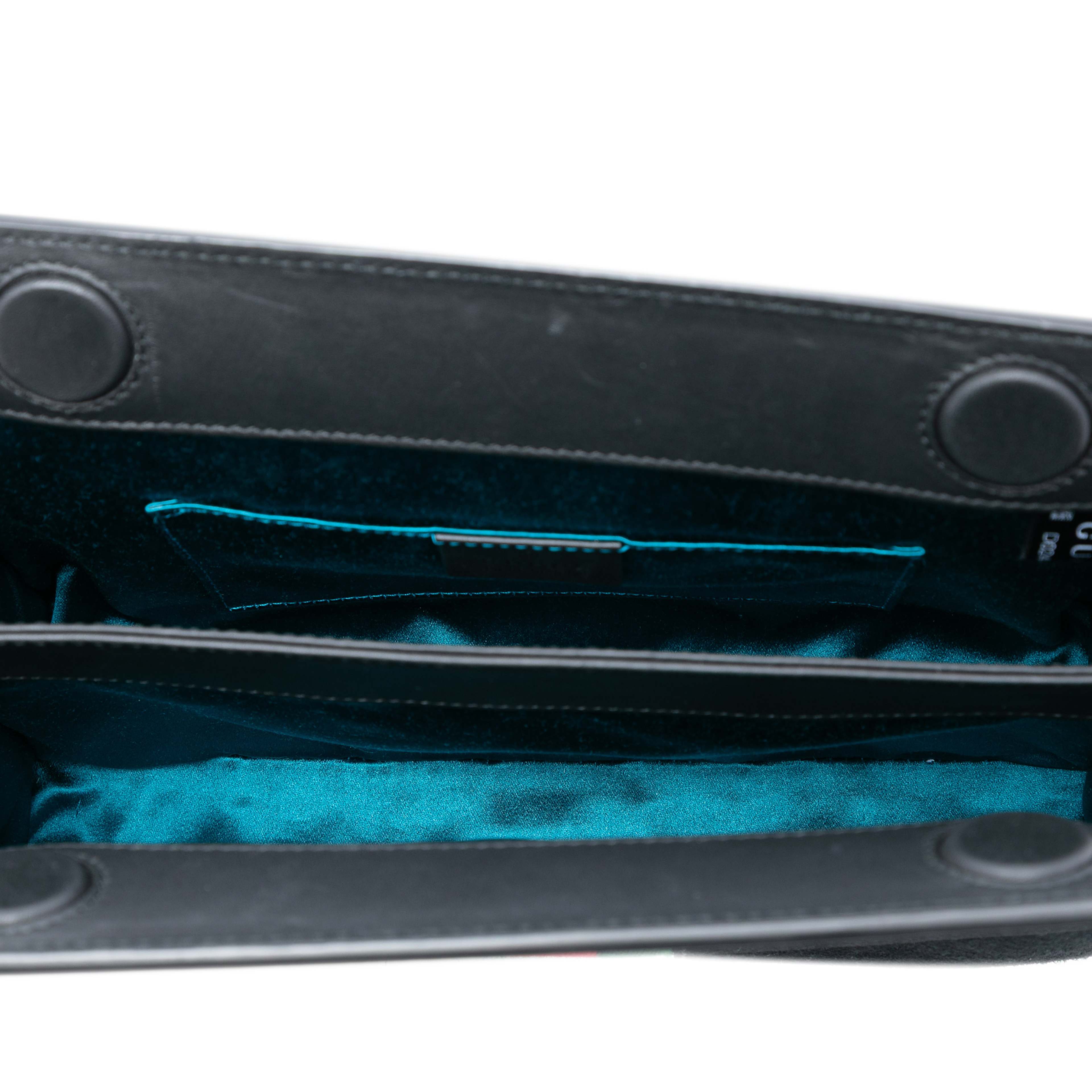 Gucci Small Suede Ophidia Chain Crossbody, från Luxclusif, i färgen black. Klicka för att öppna bilden i stort format