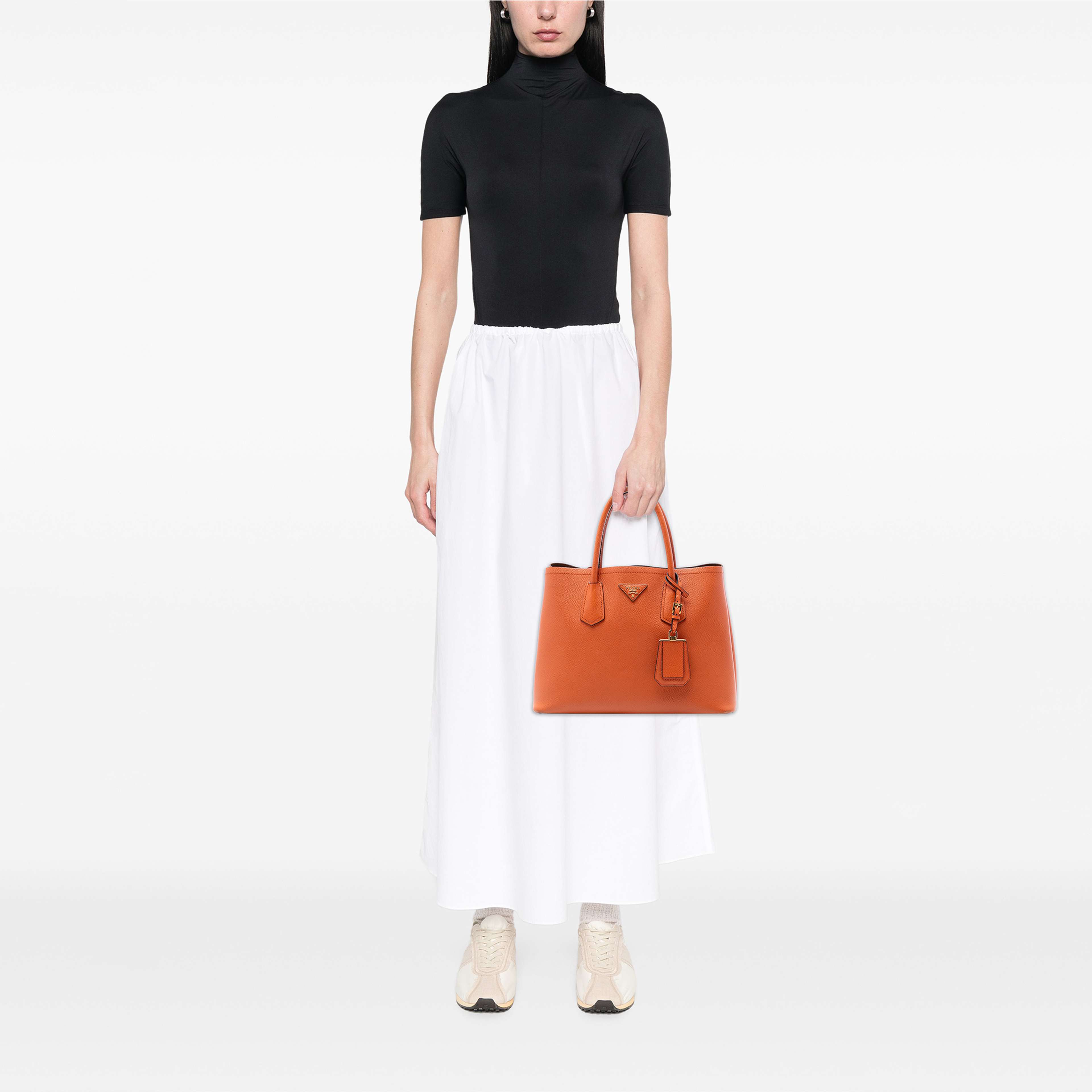 Prada Medium Saffiano Cuir Double Handle Satchel, från Luxclusif, i färgen orange. Klicka för att öppna bilden i stort format