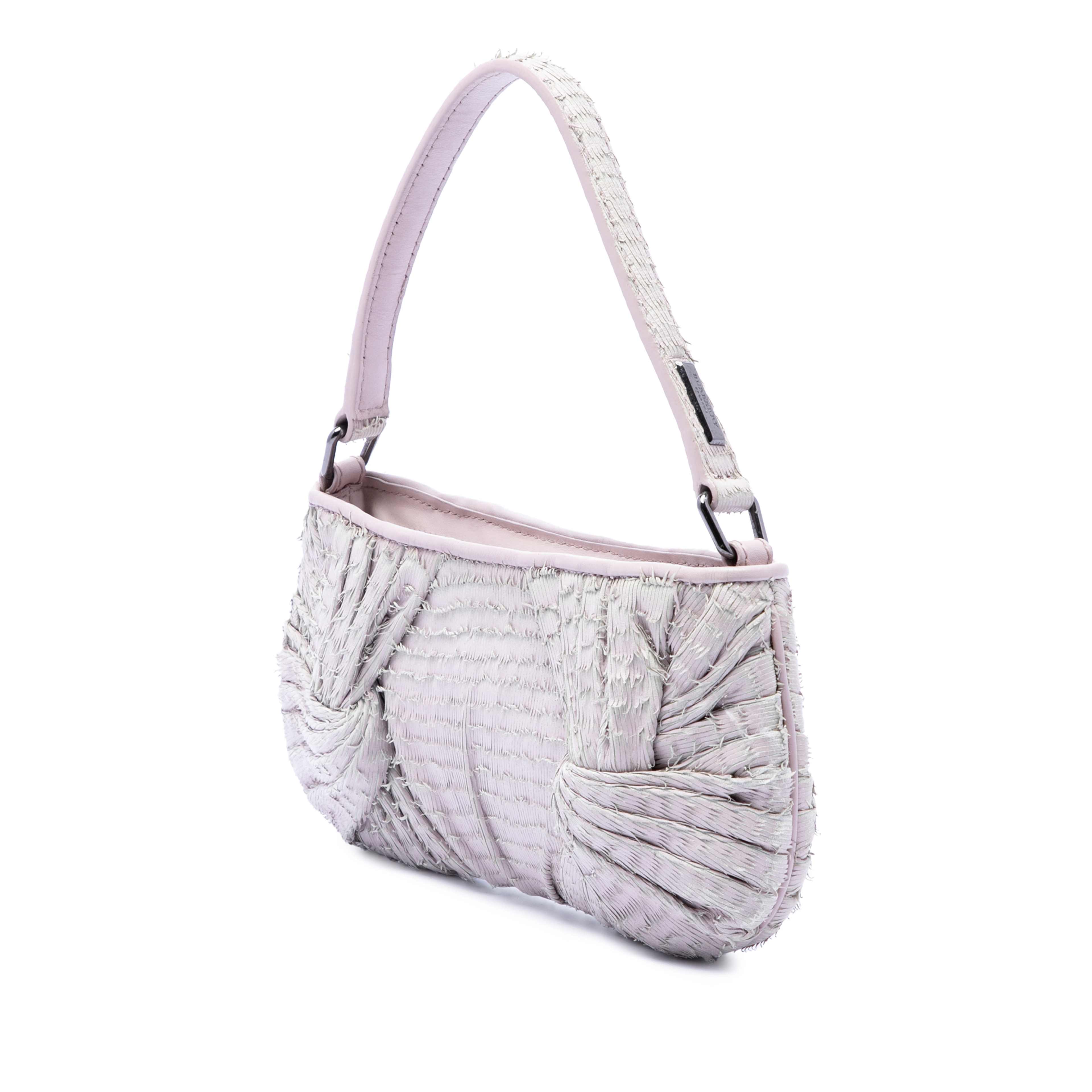 Burberry Prorsum Leather Fringed Shoulder Bag, från Luxclusif, i färgen light purple. Klicka för att öppna bilden i stort format