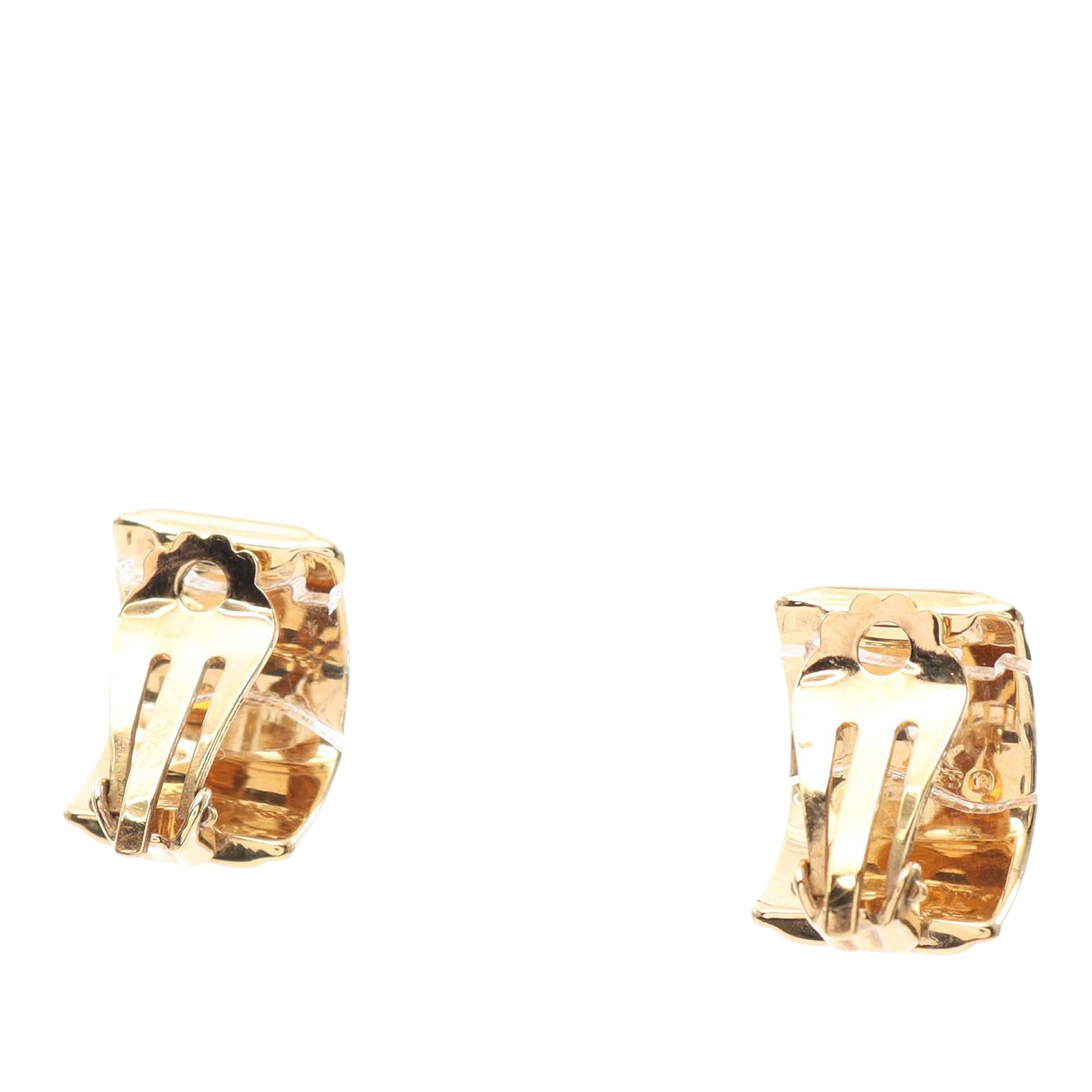 Hermès Enamel Cloisonne Clip On Earrings, från Luxclusif, i färgen red. Klicka för att öppna bilden i stort format