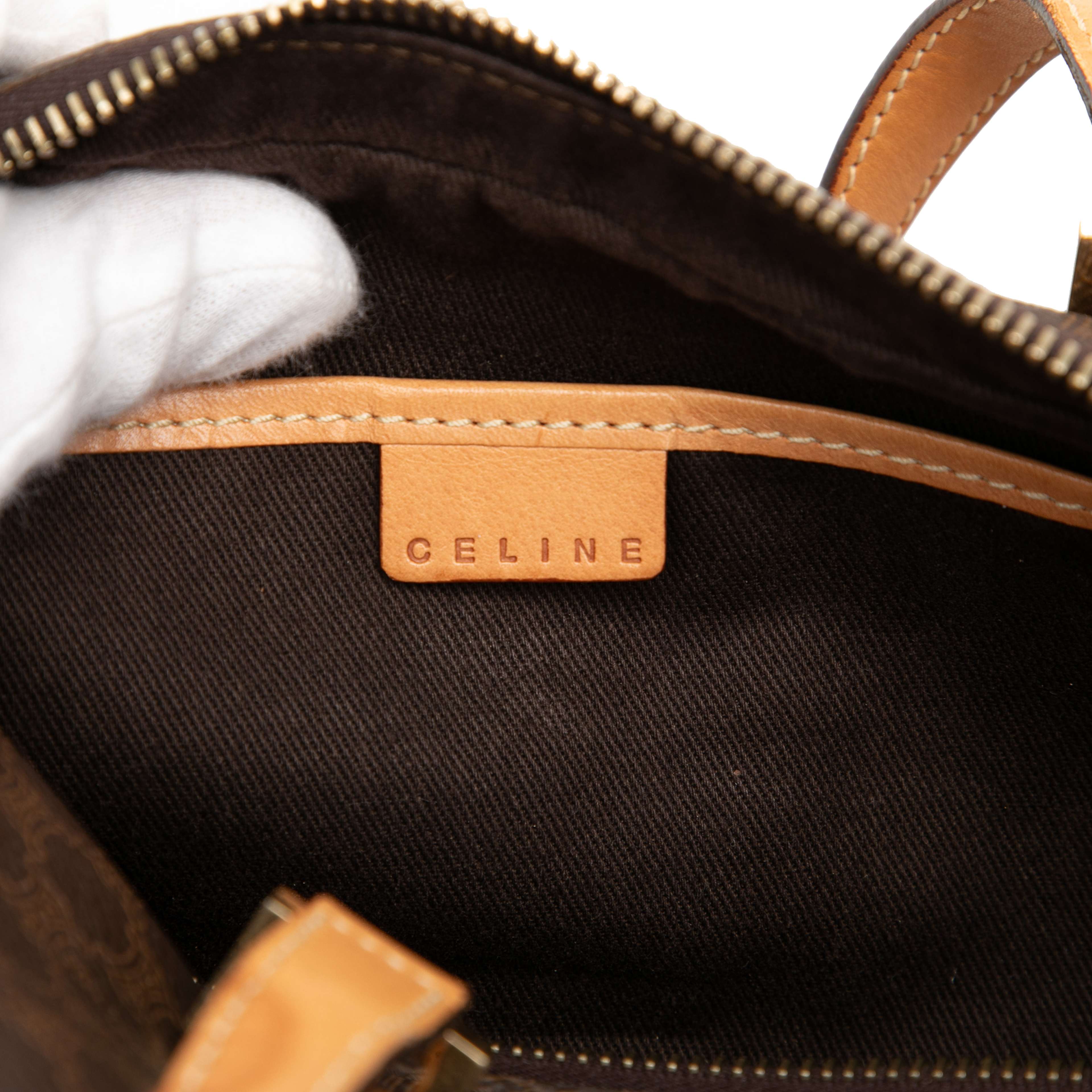 Celine Macadam Coated Canvas Handbag, från Luxclusif, i färgen brown. Klicka för att öppna bilden i stort format