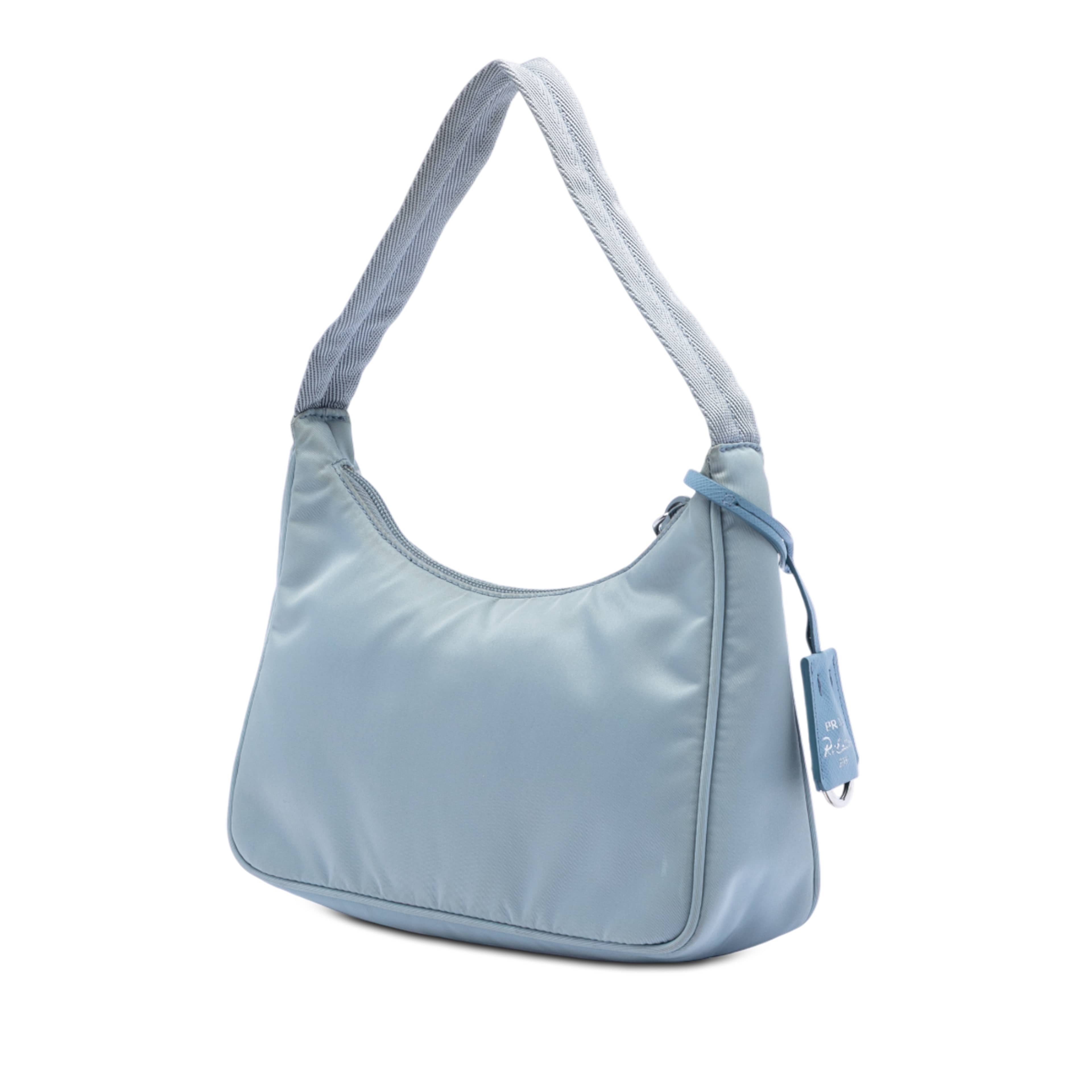 Prada Tessuto Re Edition 2000 Shoulder Bag, från Luxclusif, i färgen light blue. Klicka för att öppna bilden i stort format