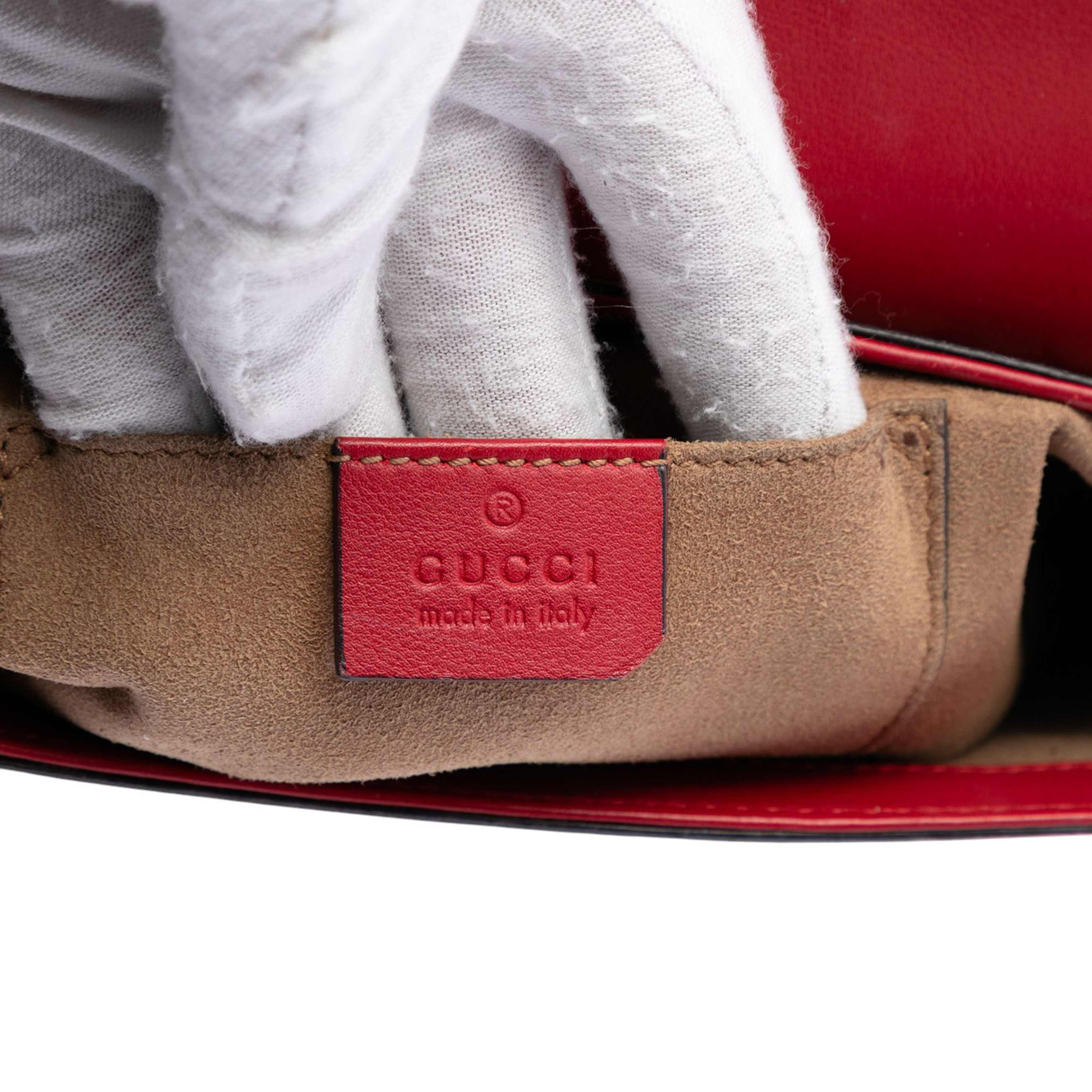 Gucci Gg Supreme Web Padlock Crossbody, från Luxclusif, i färgen brown. Klicka för att öppna bilden i stort format