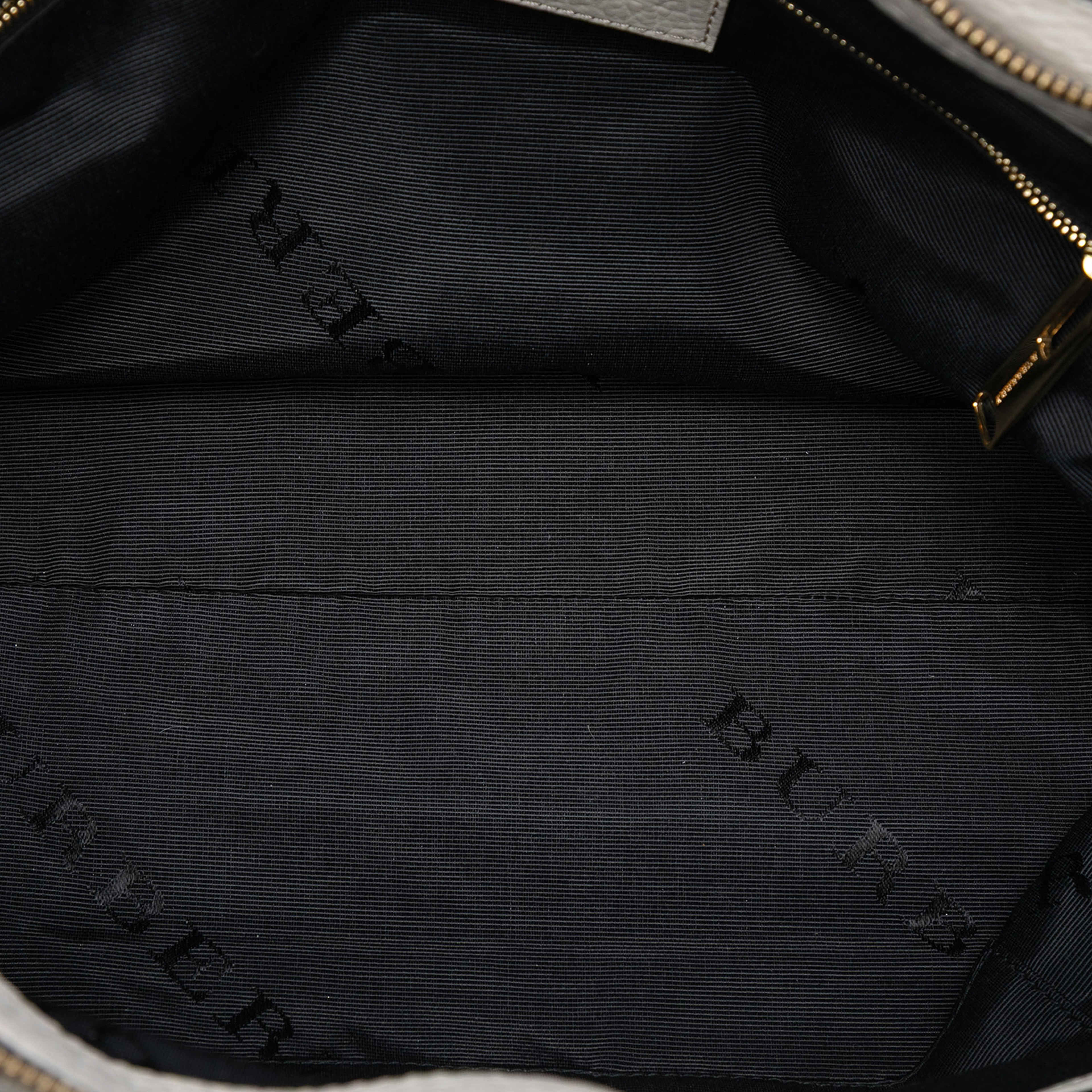 Burberry Embossed Leather Dewsbury Satchel, från Luxclusif, i färgen light gray. Klicka för att öppna bilden i stort format