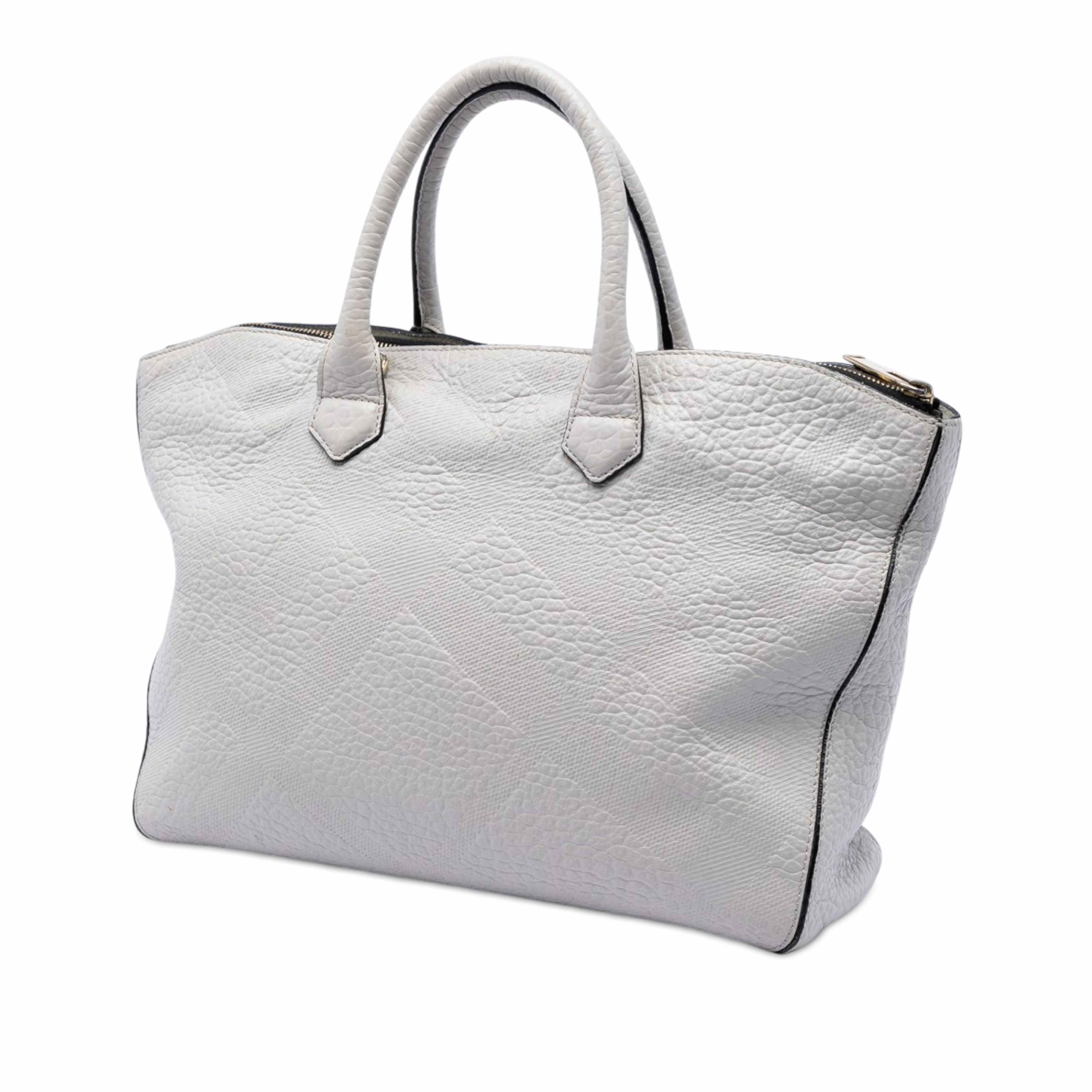 Burberry Embossed Leather Dewsbury Satchel, från Luxclusif, i färgen grå. Klicka för att öppna bilden i stort format