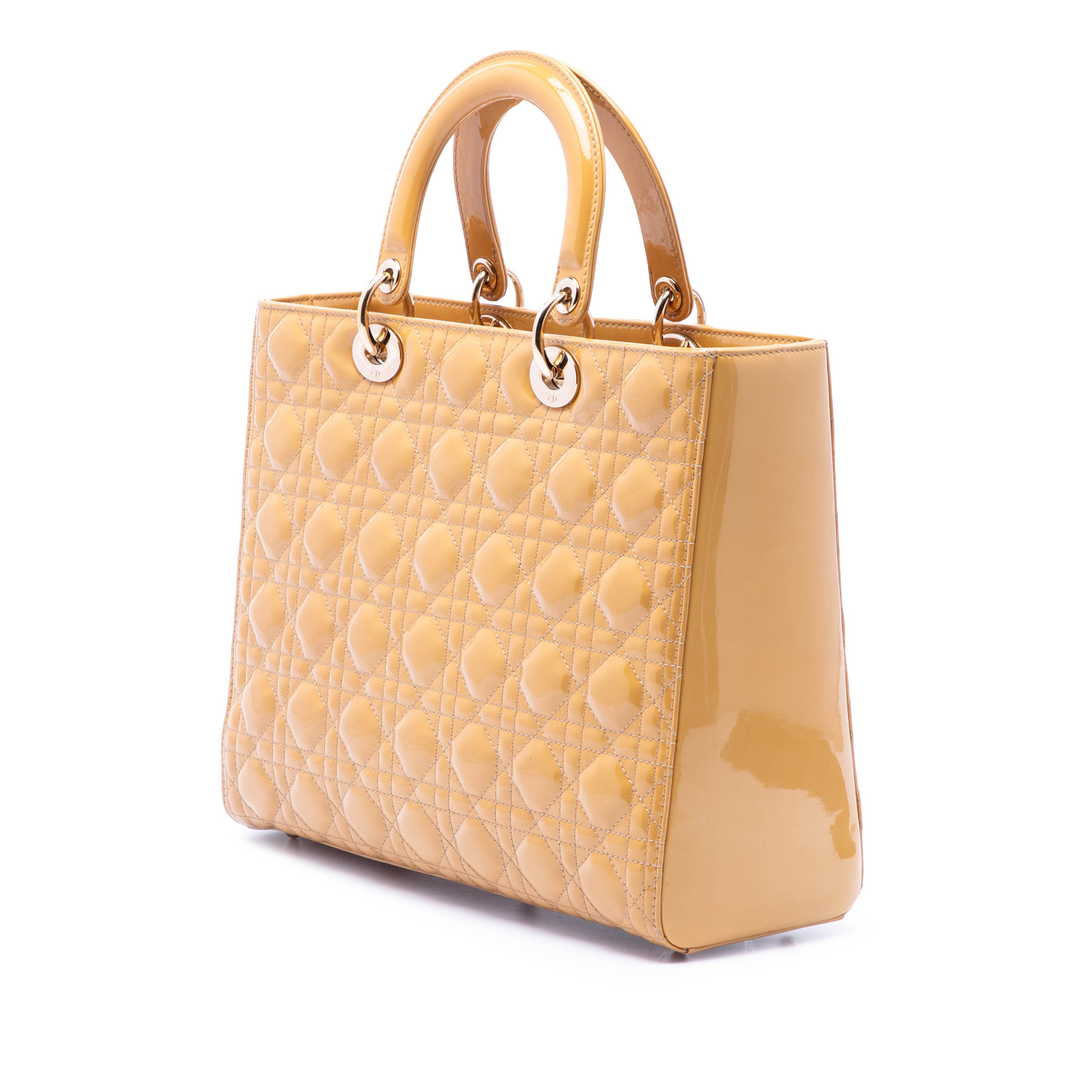 Dior Large Patent Cannage Lady Dior, från Luxclusif, i färgen gul. Klicka för att öppna bilden i stort format