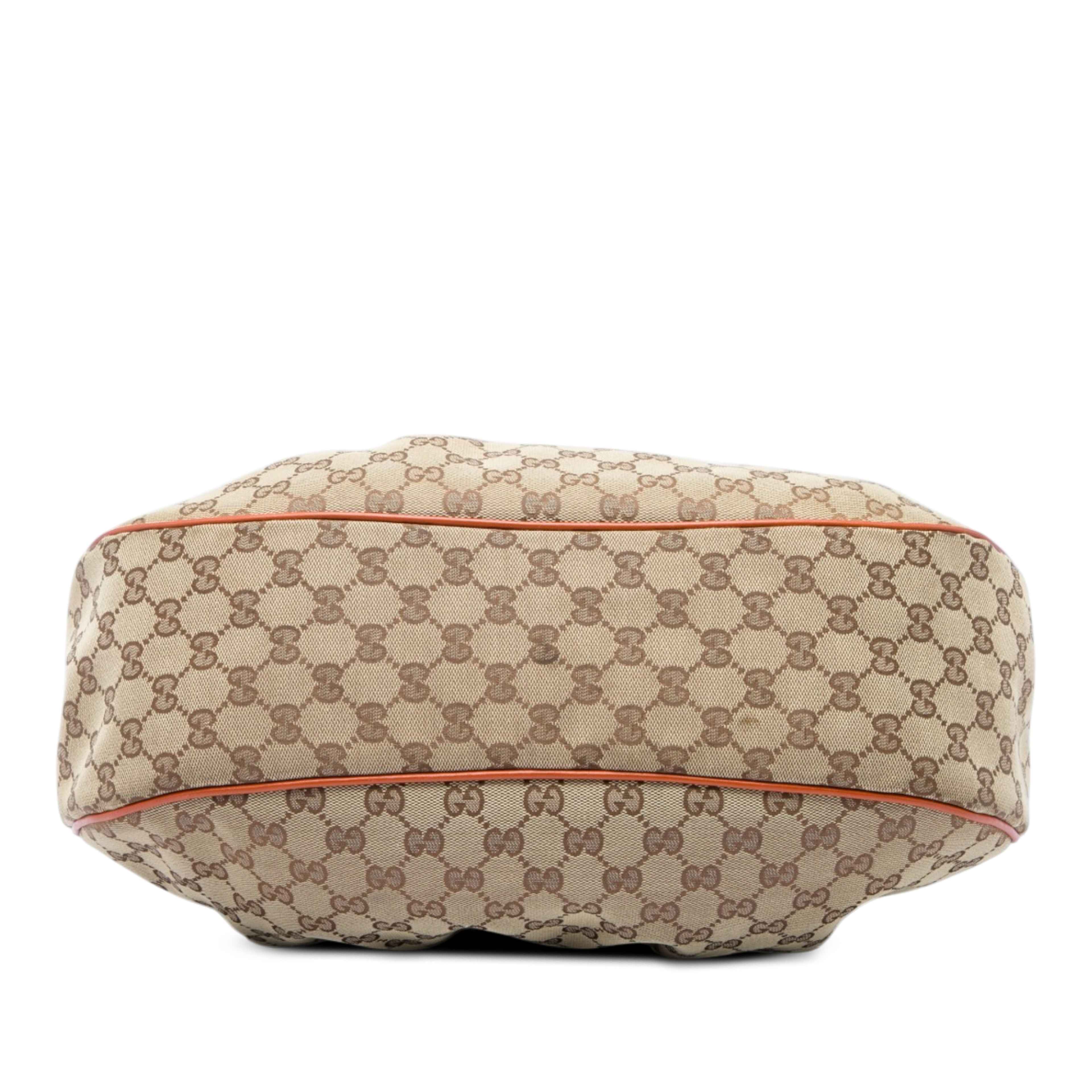 Gucci Gg Canvas Sukey Shoulder Bag, från Luxclusif, i färgen orange. Klicka för att öppna bilden i stort format