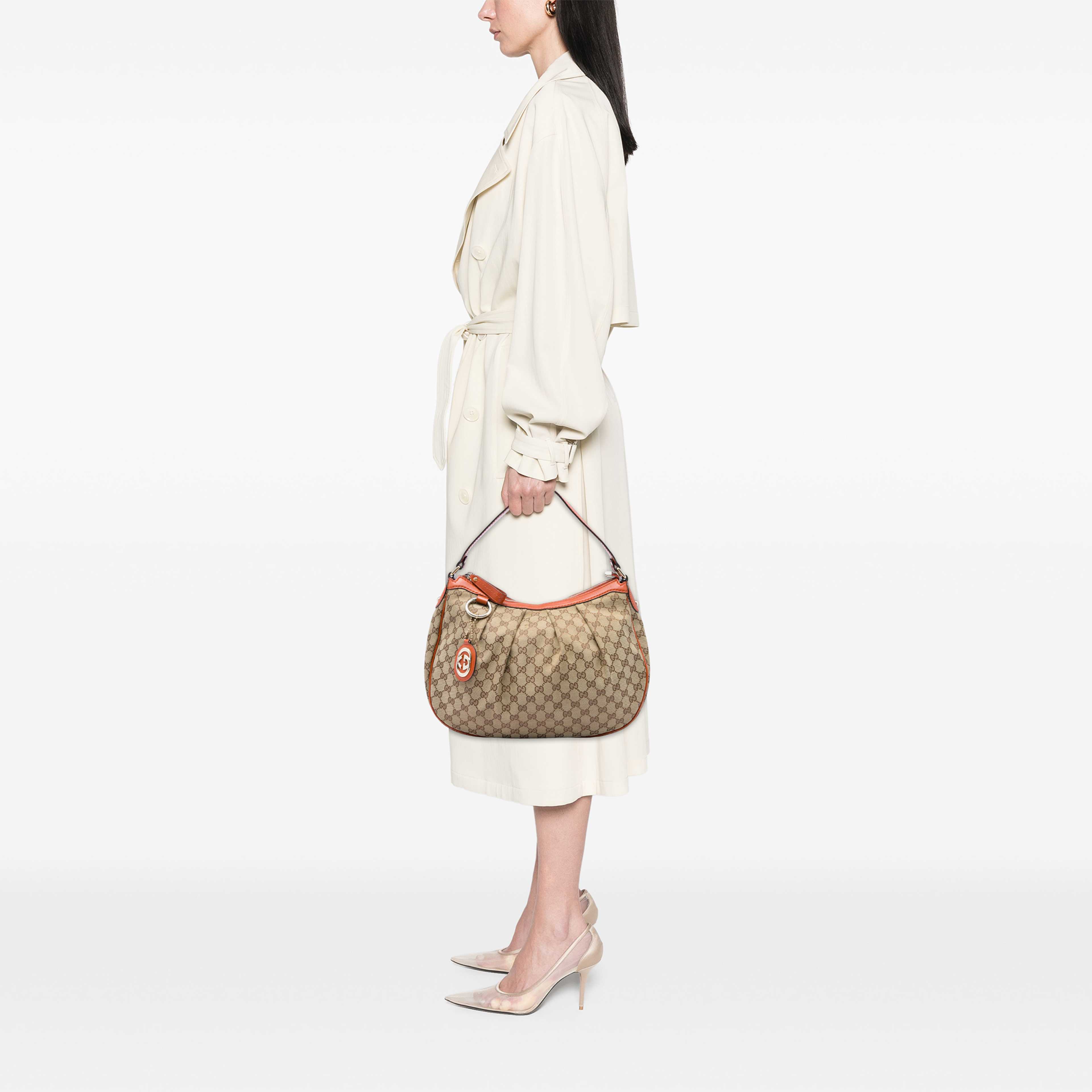 Gucci Gg Canvas Sukey Shoulder Bag, från Luxclusif, i färgen orange. Klicka för att öppna bilden i stort format