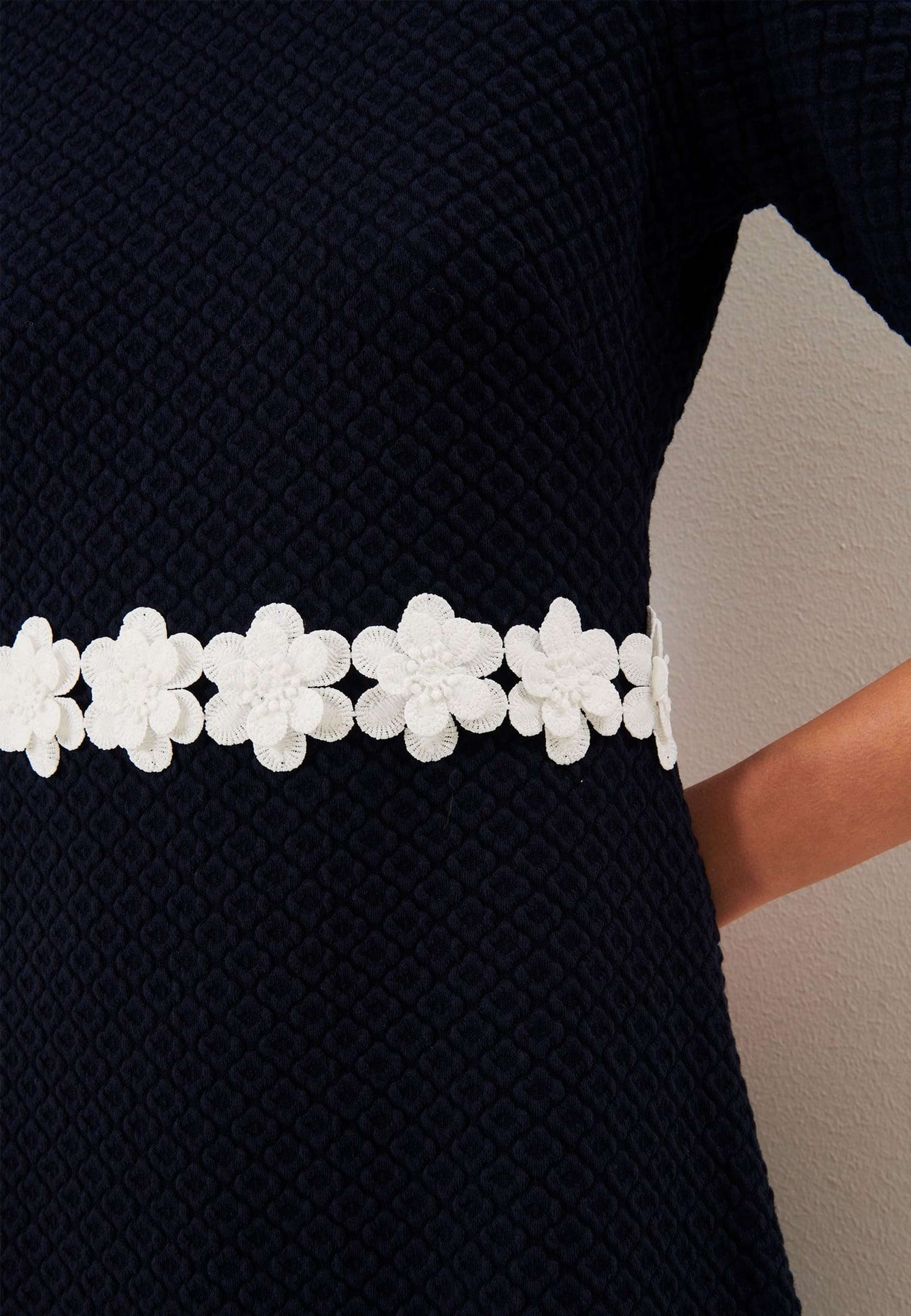 Mouna Dress, från Jumperfabriken, i färgen navy. Klicka för att öppna bilden i stort format