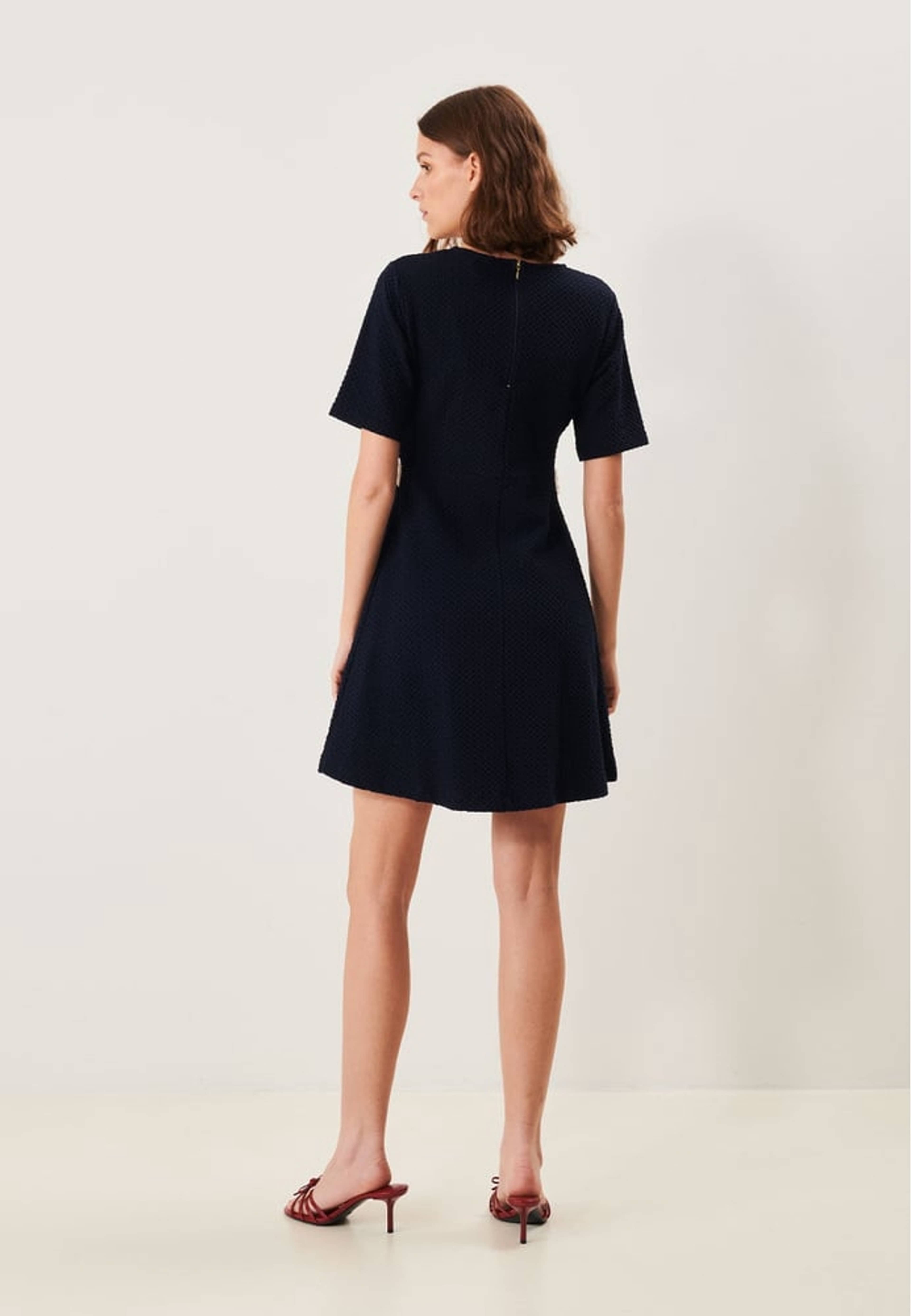 Mouna Dress, från Jumperfabriken, i färgen navy. Klicka för att öppna bilden i stort format