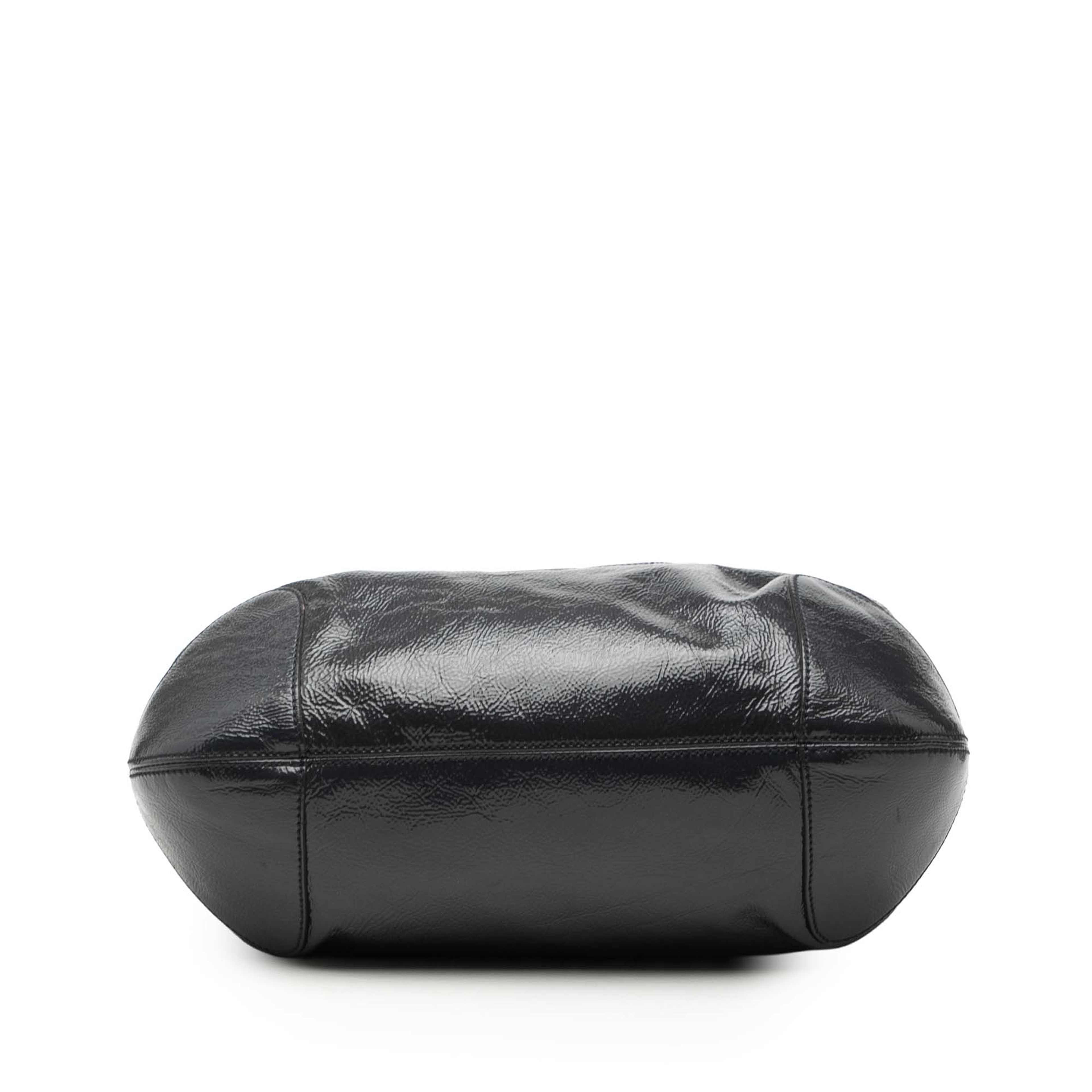 Gucci Patent Soho Shoulder Bag, från Luxclusif, i färgen blå. Klicka för att öppna bilden i stort format