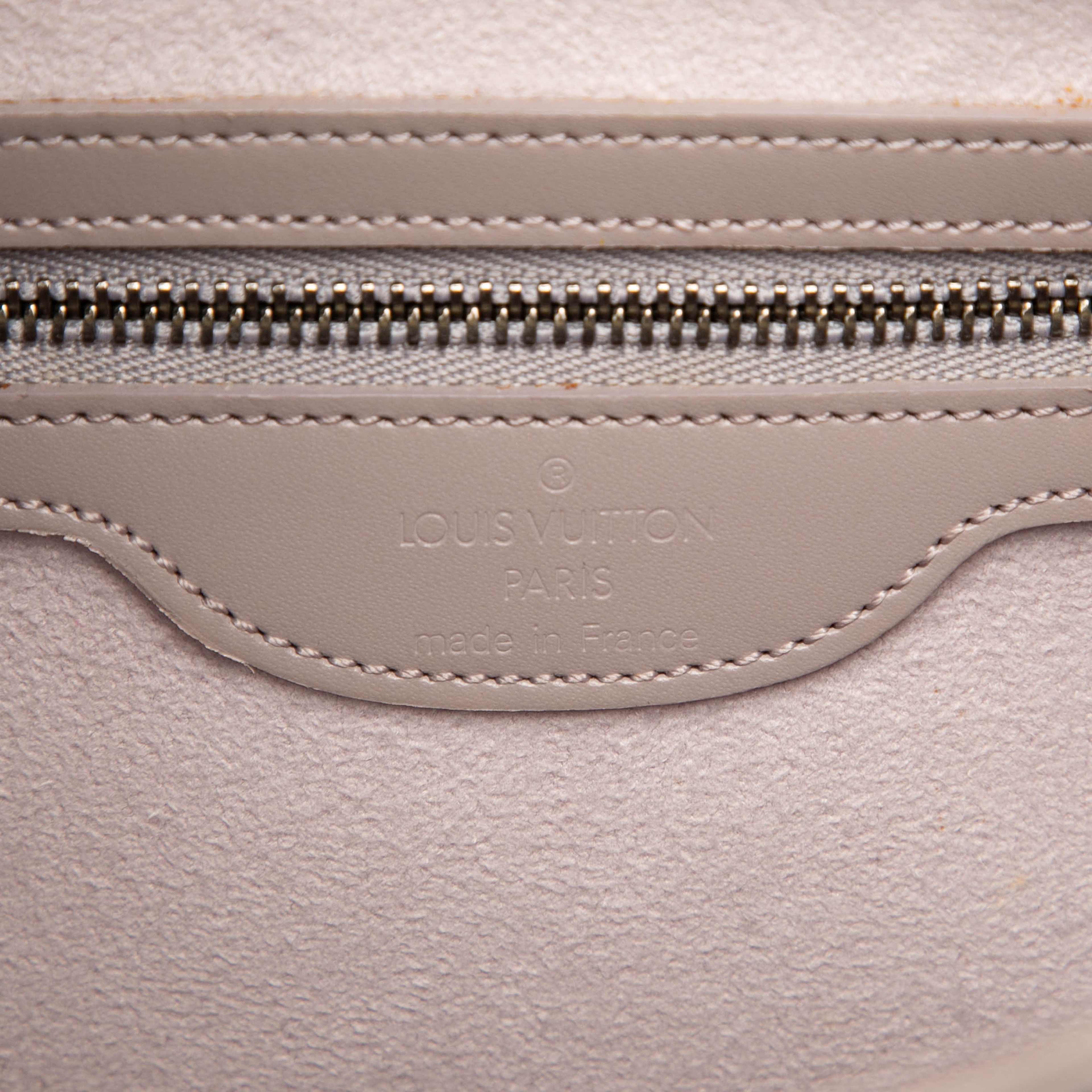 Louis Vuitton Epi Sac Verseau, från Luxclusif, i färgen purple. Klicka för att öppna bilden i stort format