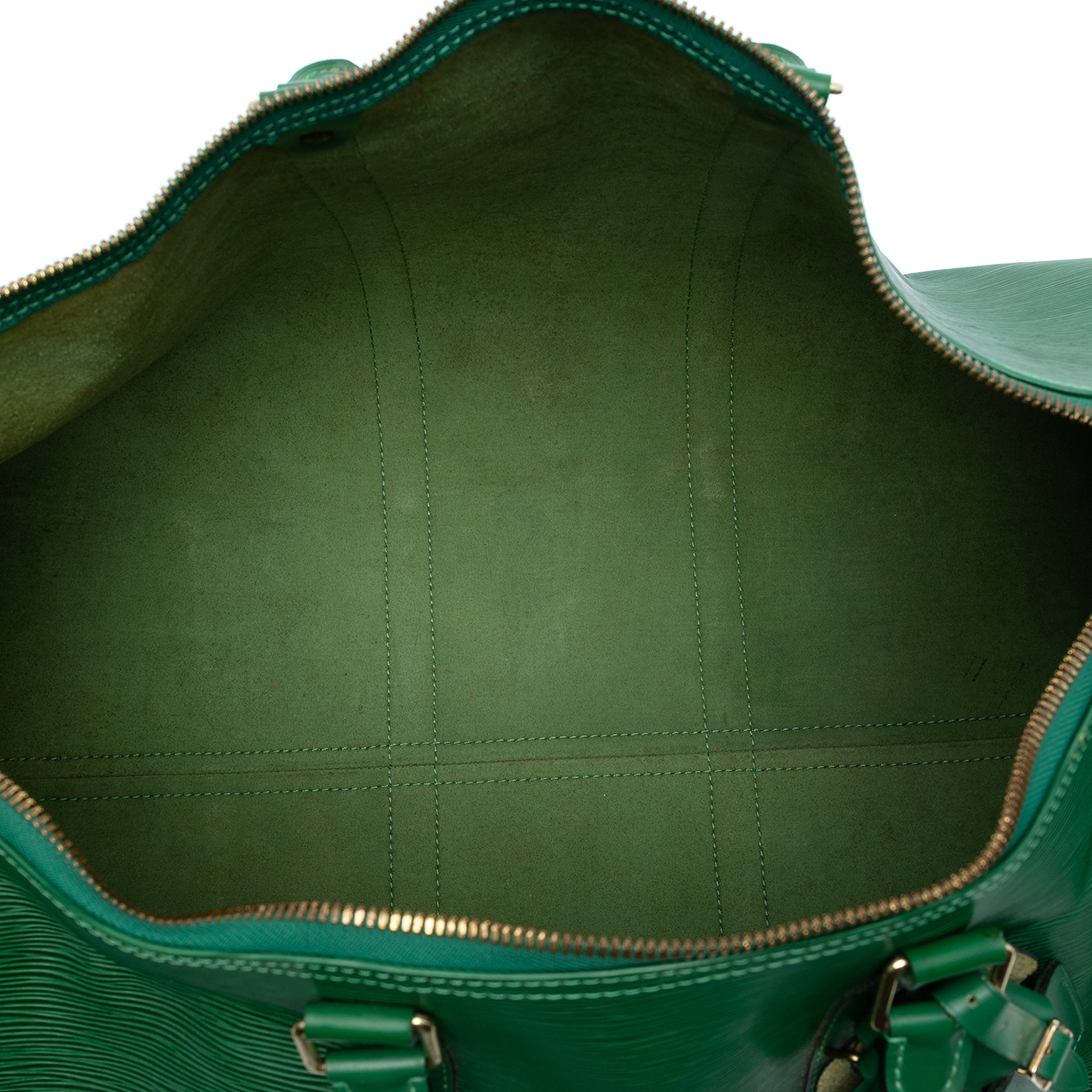 Louis Vuitton Epi Keepall 55, från Luxclusif, i färgen green. Klicka för att öppna bilden i stort format