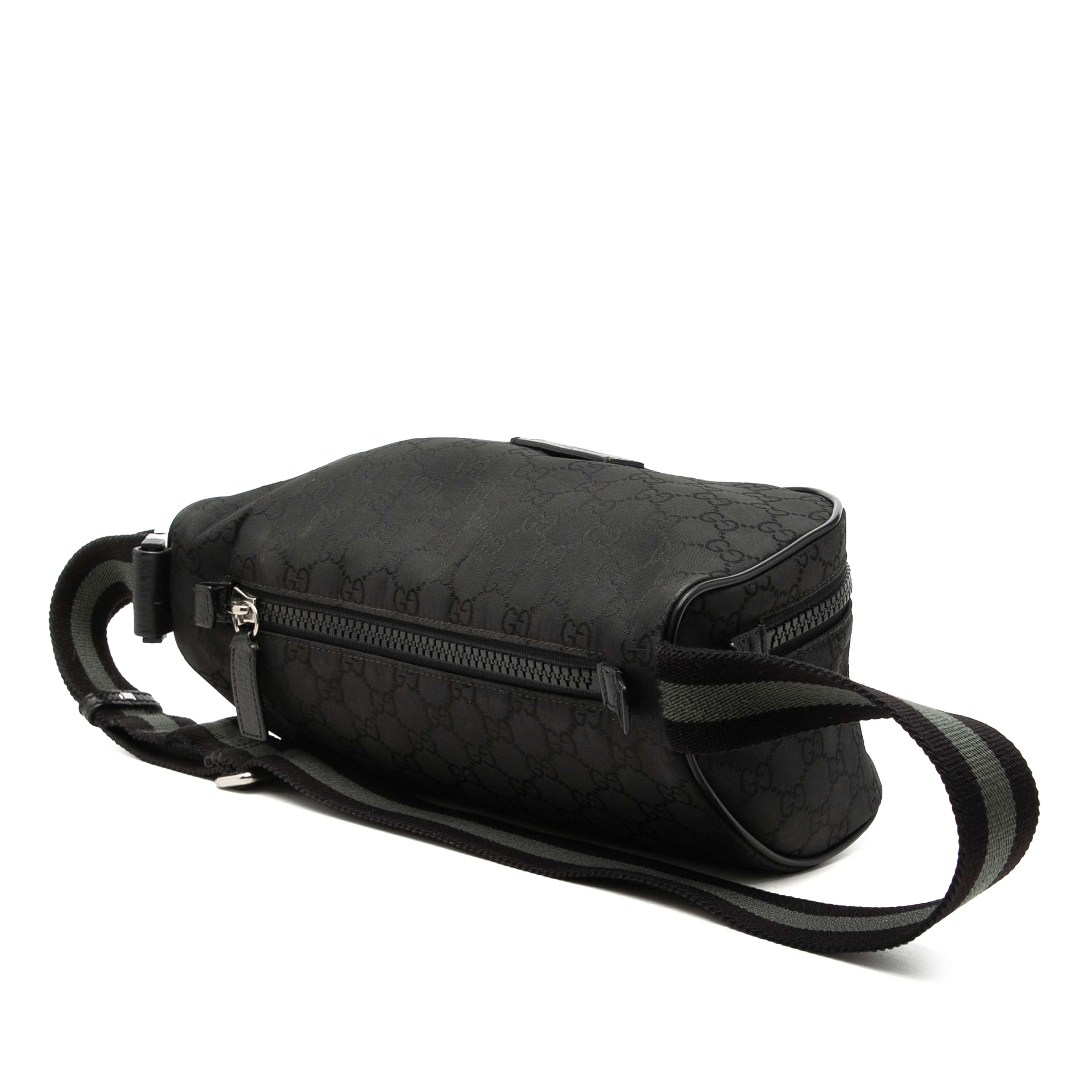 Gucci Gg Nylon Web Belt Bag, från Luxclusif, i färgen black. Klicka för att öppna bilden i stort format