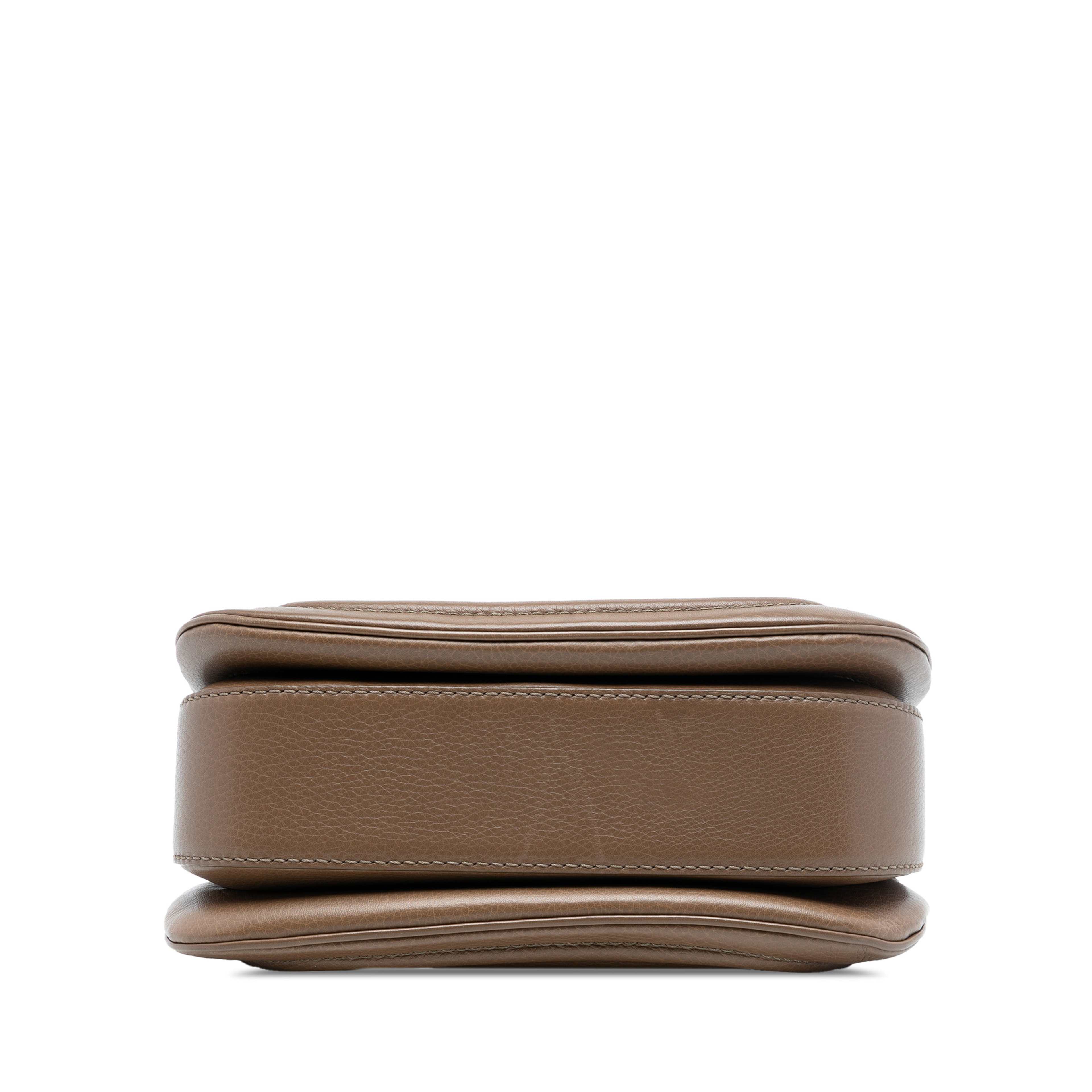 Gucci Medium Leather New Bamboo Satchel, från Luxclusif, i färgen brown. Klicka för att öppna bilden i stort format