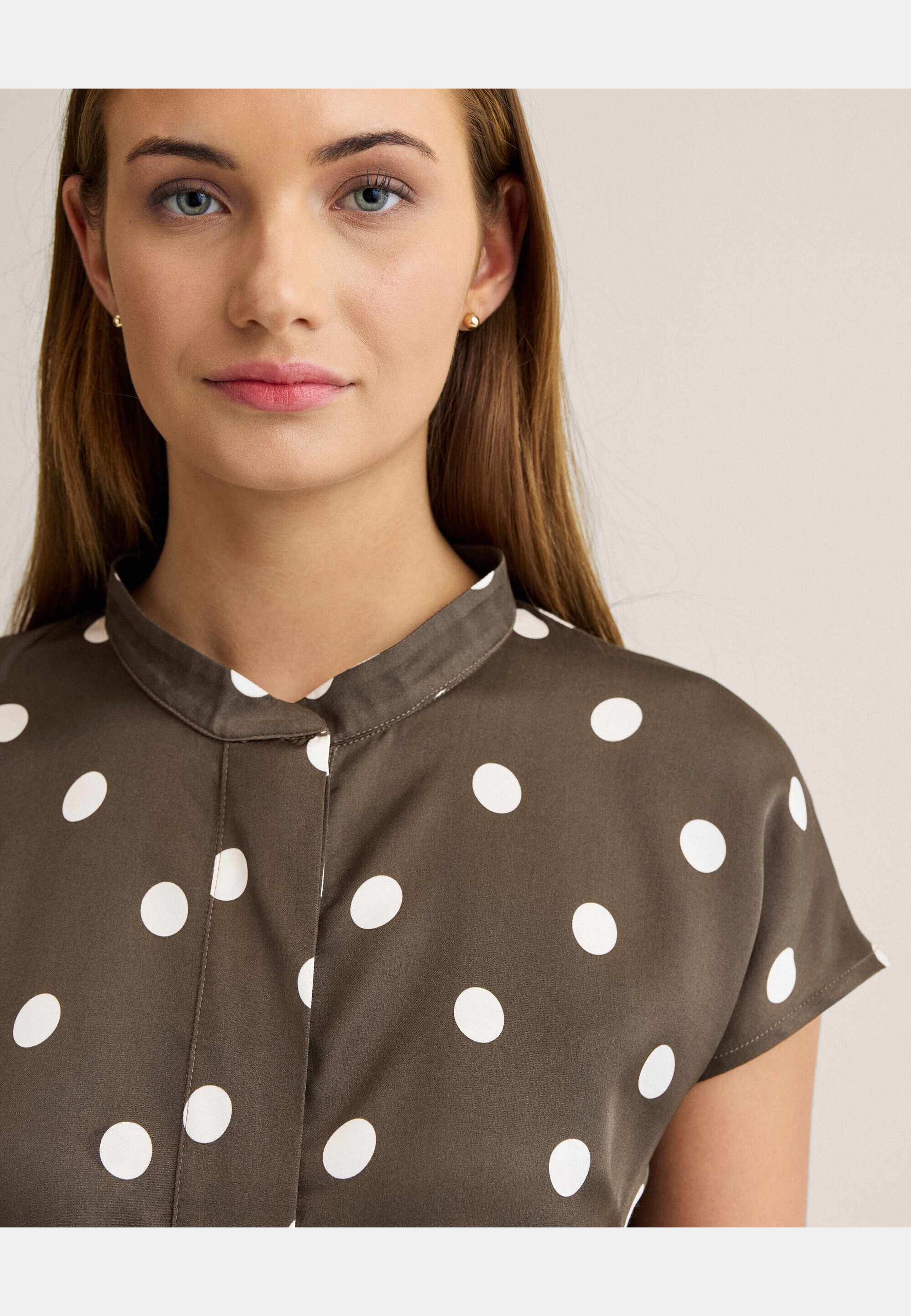 Jacqueline Dot Top, från Newhouse, i färgen brun. Klicka för att öppna bilden i stort format