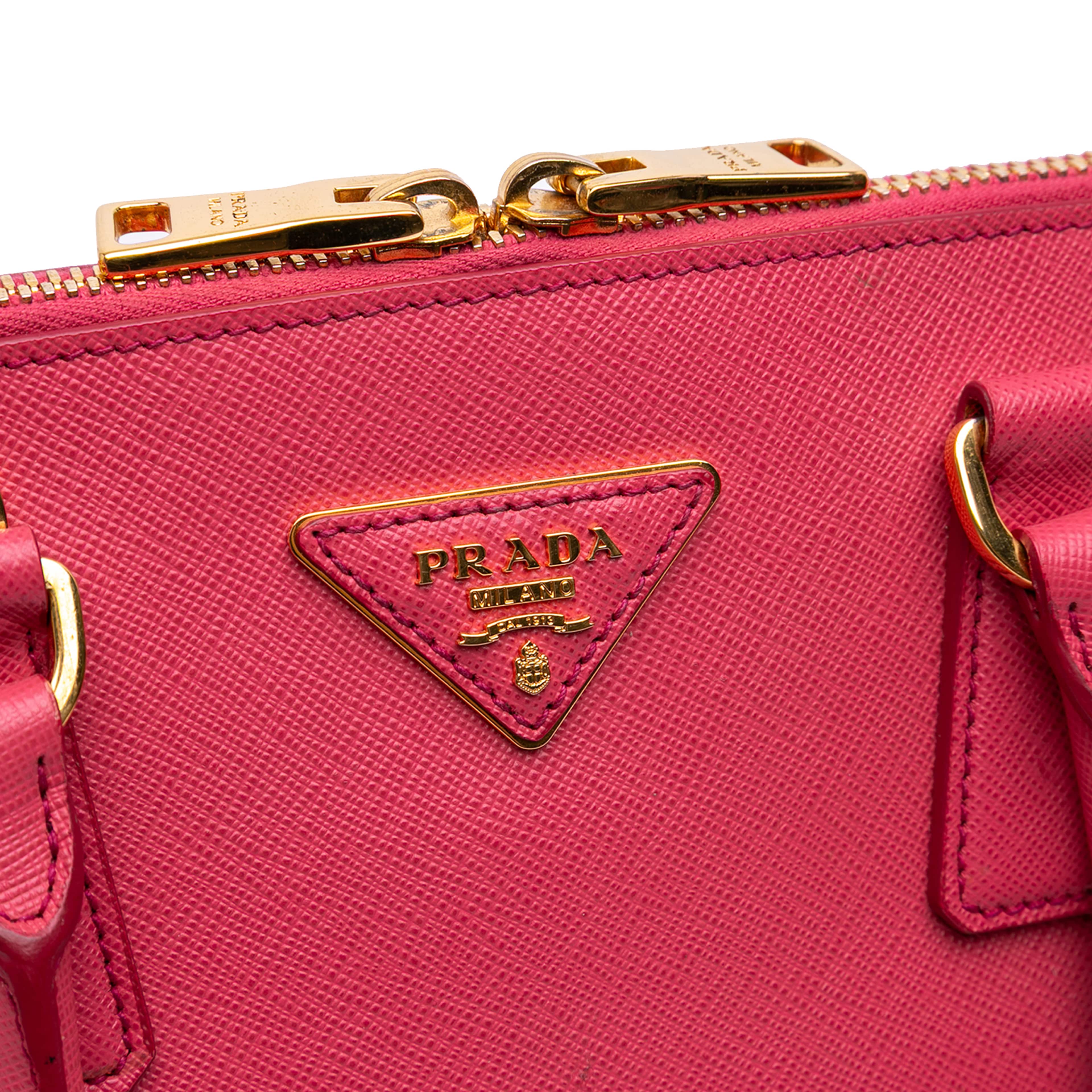 Prada Medium Saffiano Lux Promenade Satchel, från Luxclusif, i färgen pink. Klicka för att öppna bilden i stort format