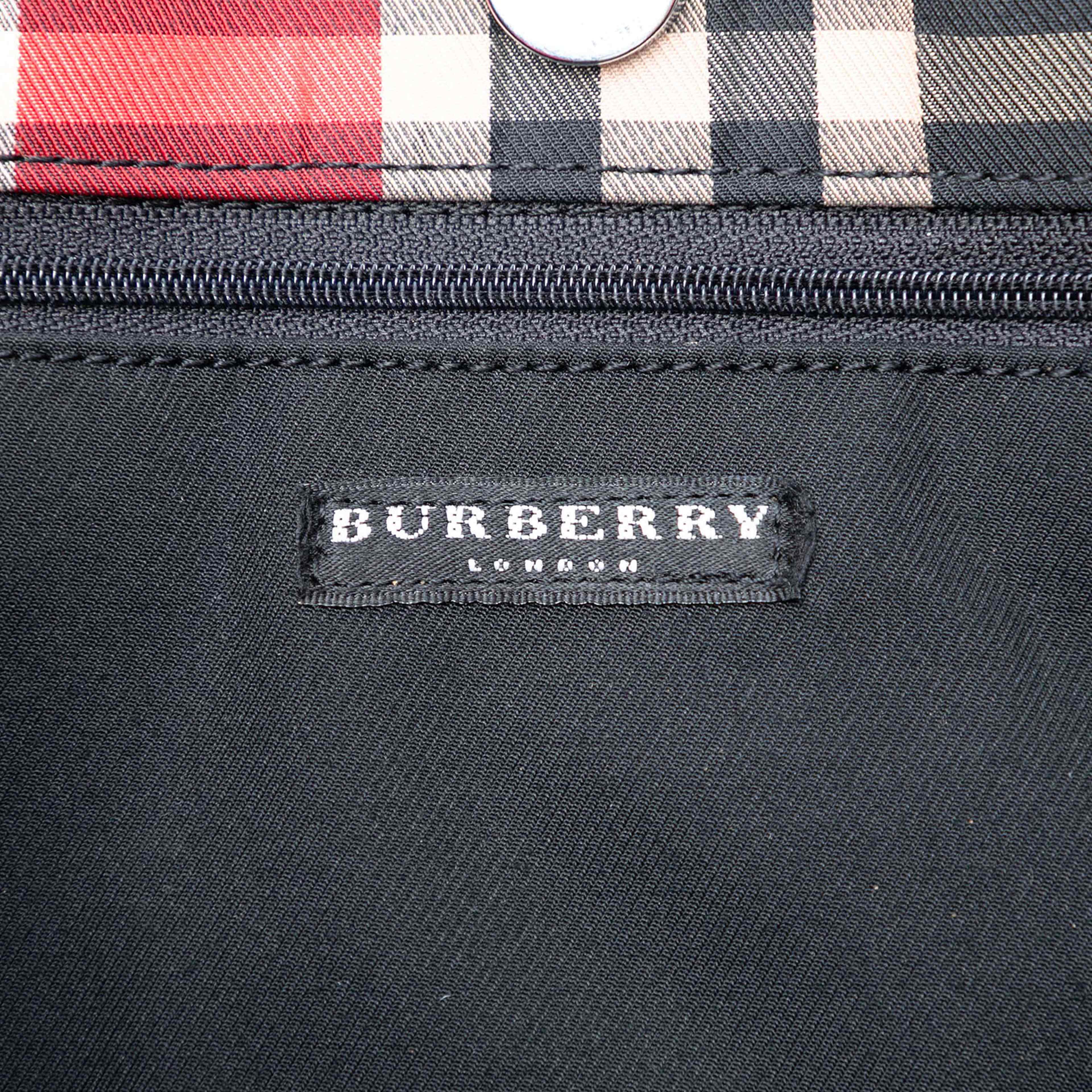 Burberry House Check Canvas Tote, från Luxclusif, i färgen red. Klicka för att öppna bilden i stort format