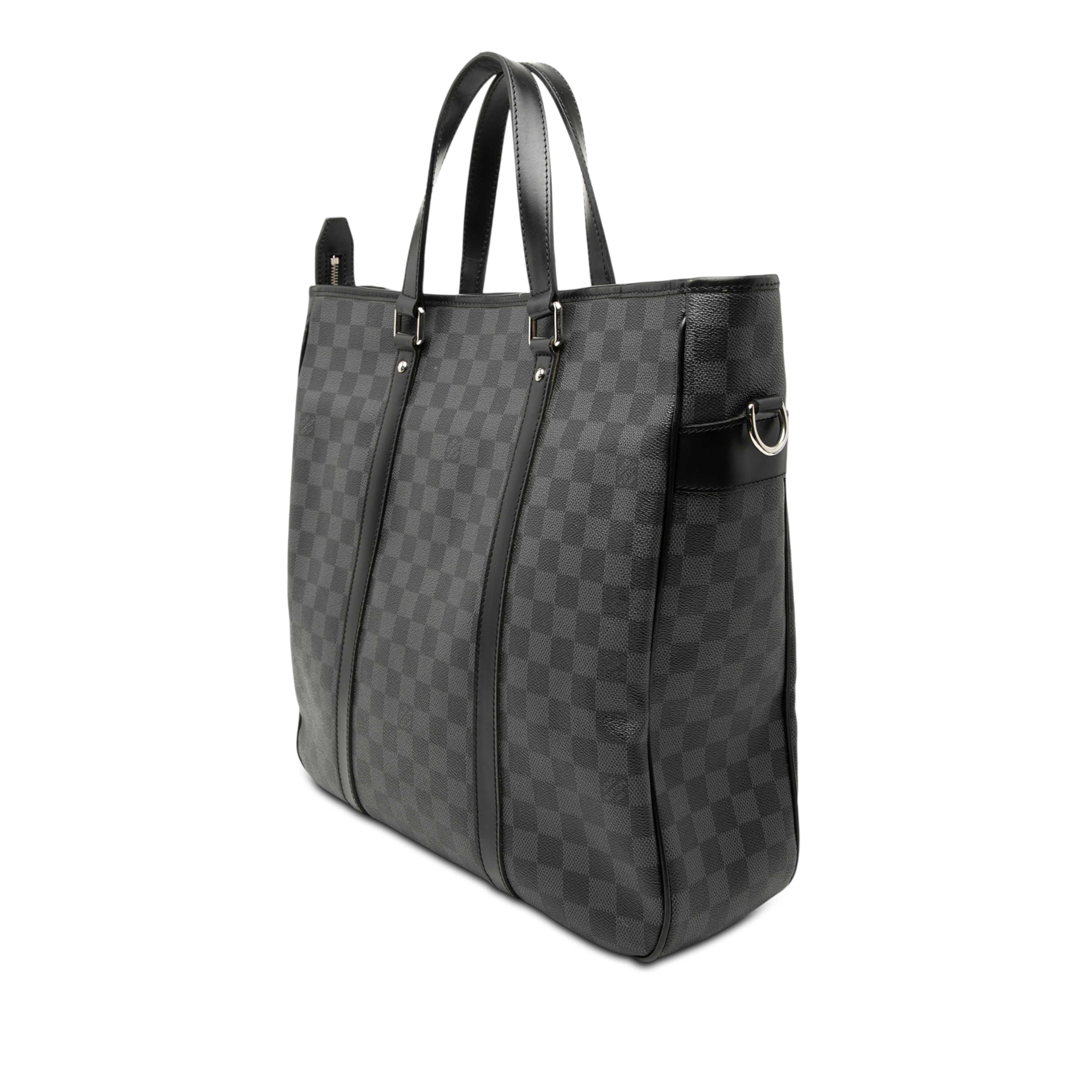 Louis Vuitton Damier Graphite Tadao, från Luxclusif, i färgen svart. Klicka för att öppna bilden i stort format