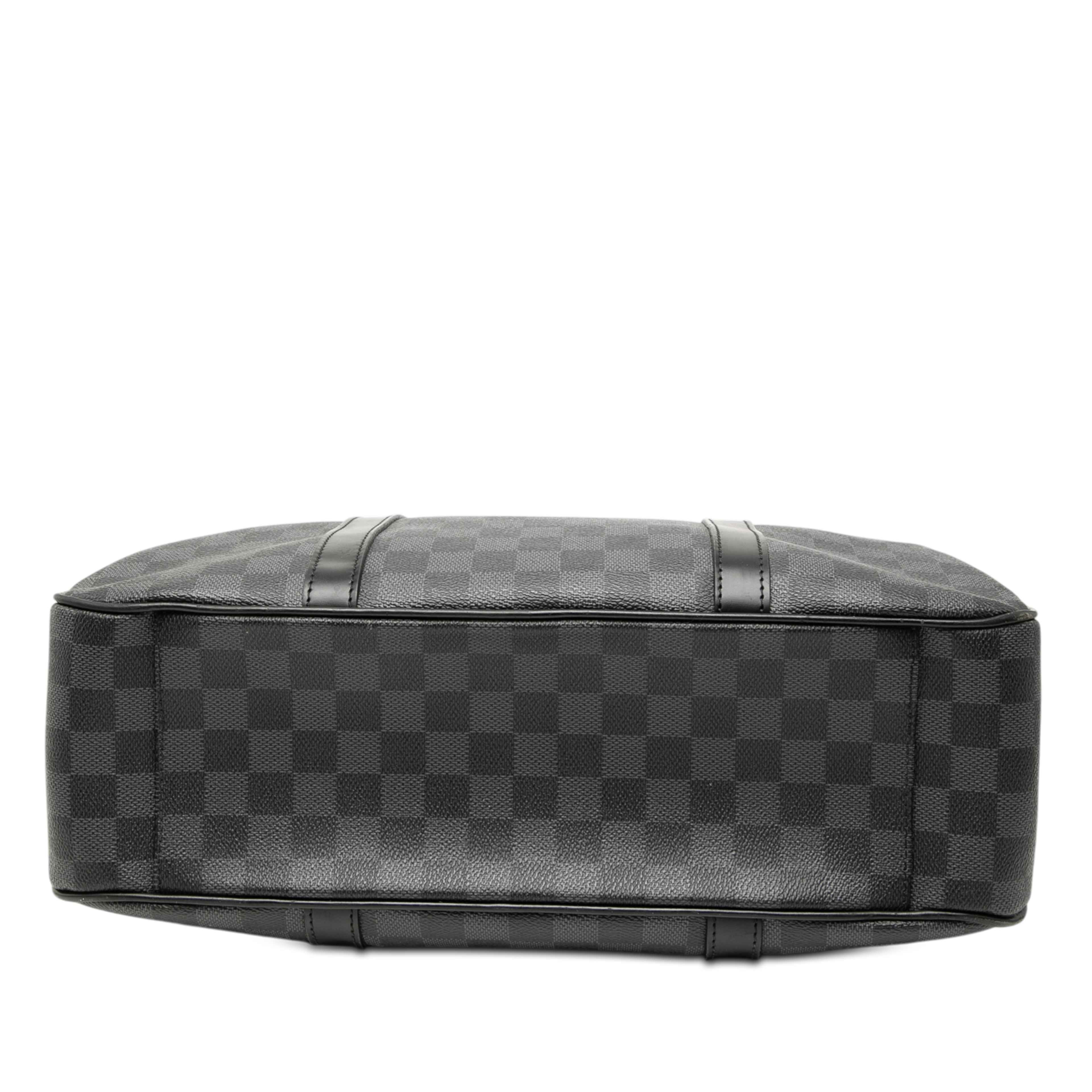Louis Vuitton Damier Graphite Tadao, från Luxclusif, i färgen svart. Klicka för att öppna bilden i stort format