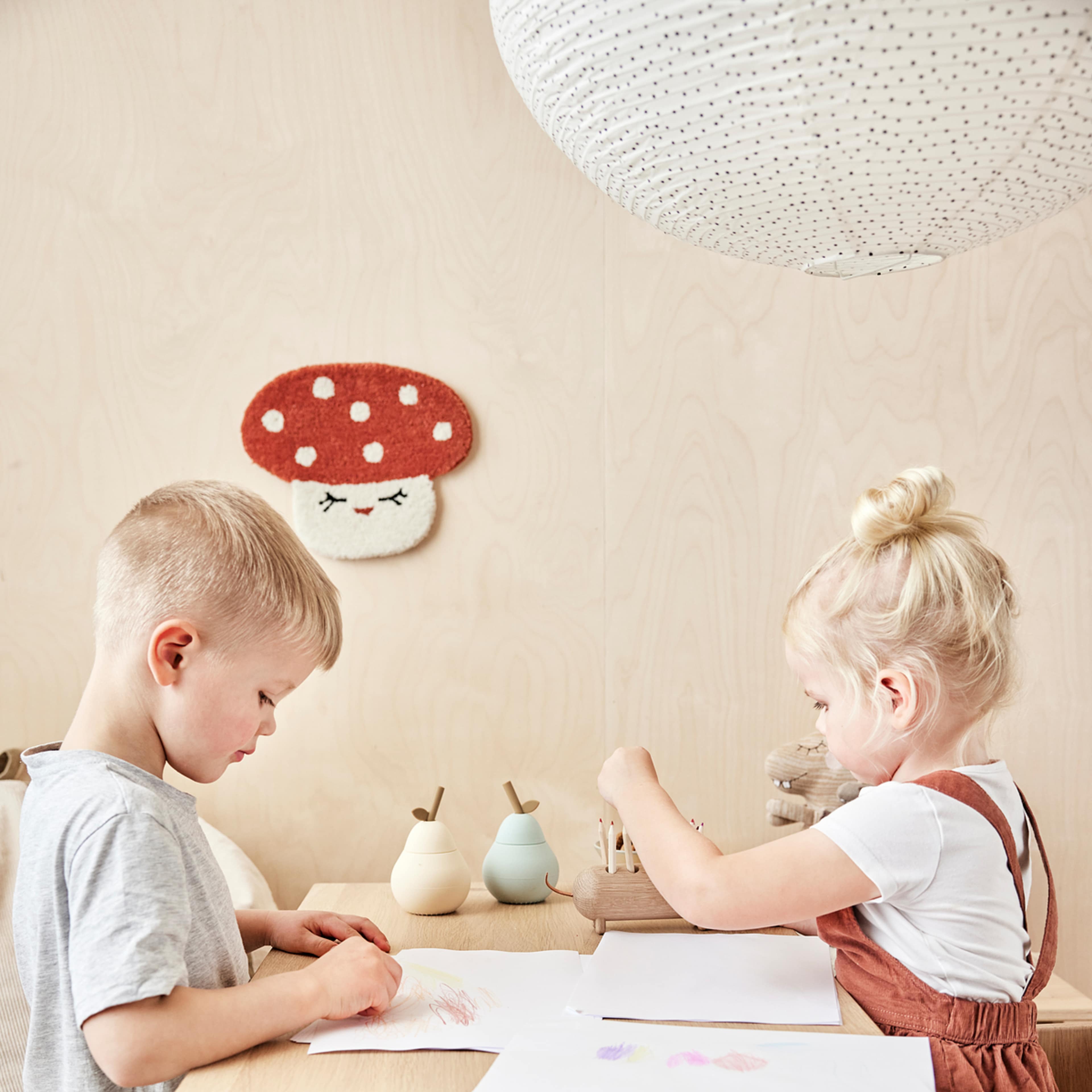 Pear Cup, från OYOY Mini, i färgen pale mint. Klicka för att öppna bilden i stort format