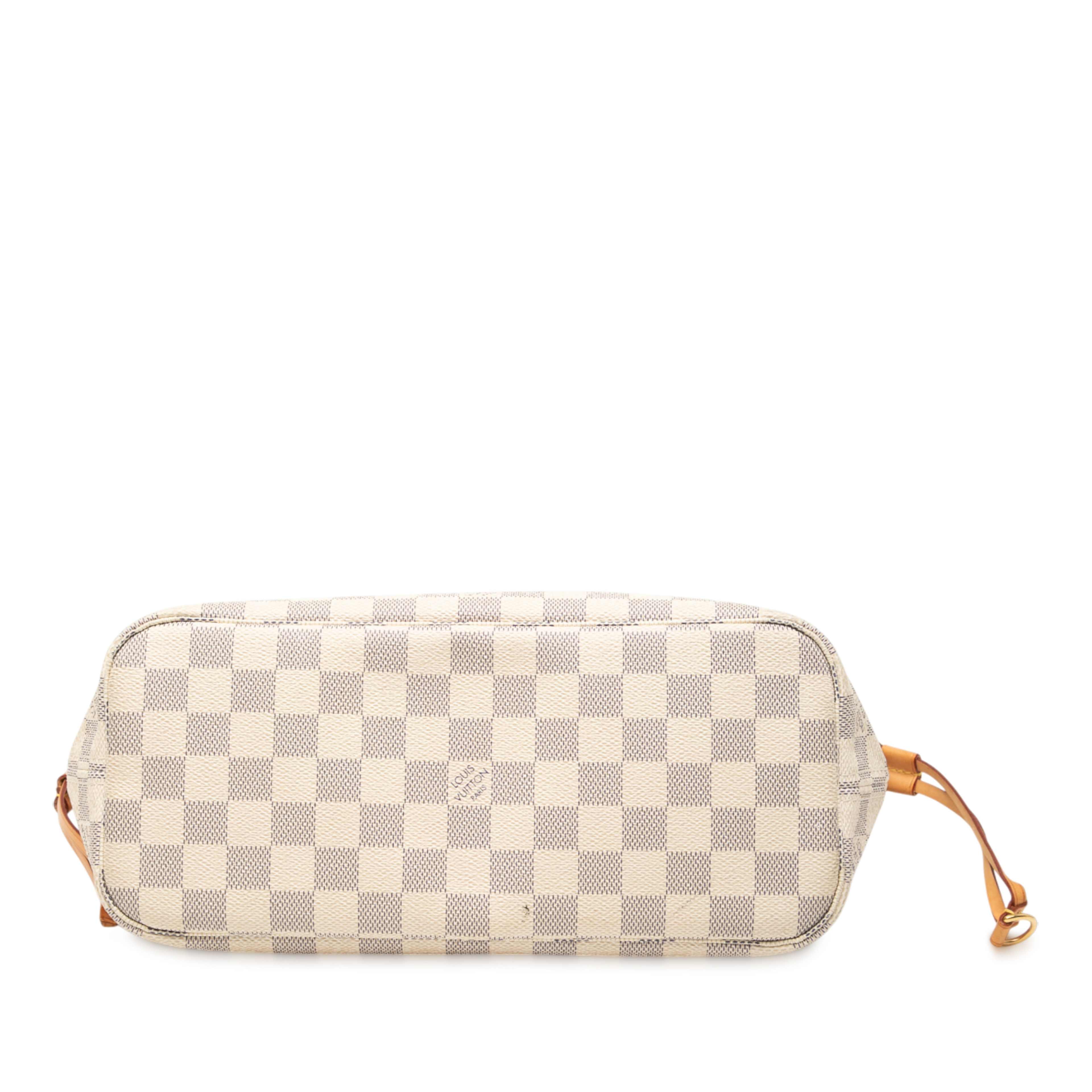 Louis Vuitton Damier Azur Neverfull Pm, från Luxclusif, i färgen white. Klicka för att öppna bilden i stort format