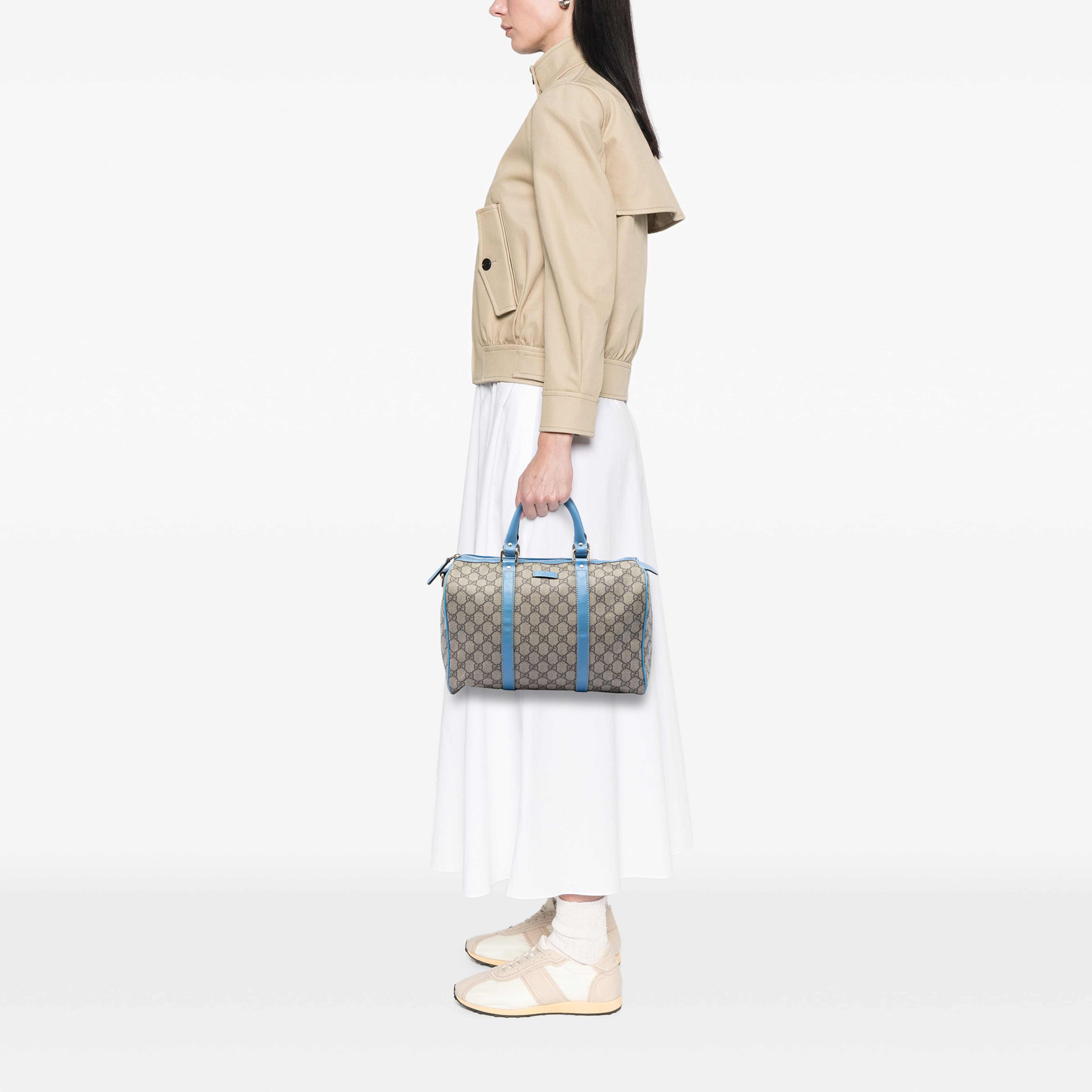 Gucci Medium Gg Supreme Joy Boston Bag, från Luxclusif, i färgen beige. Klicka för att öppna bilden i stort format