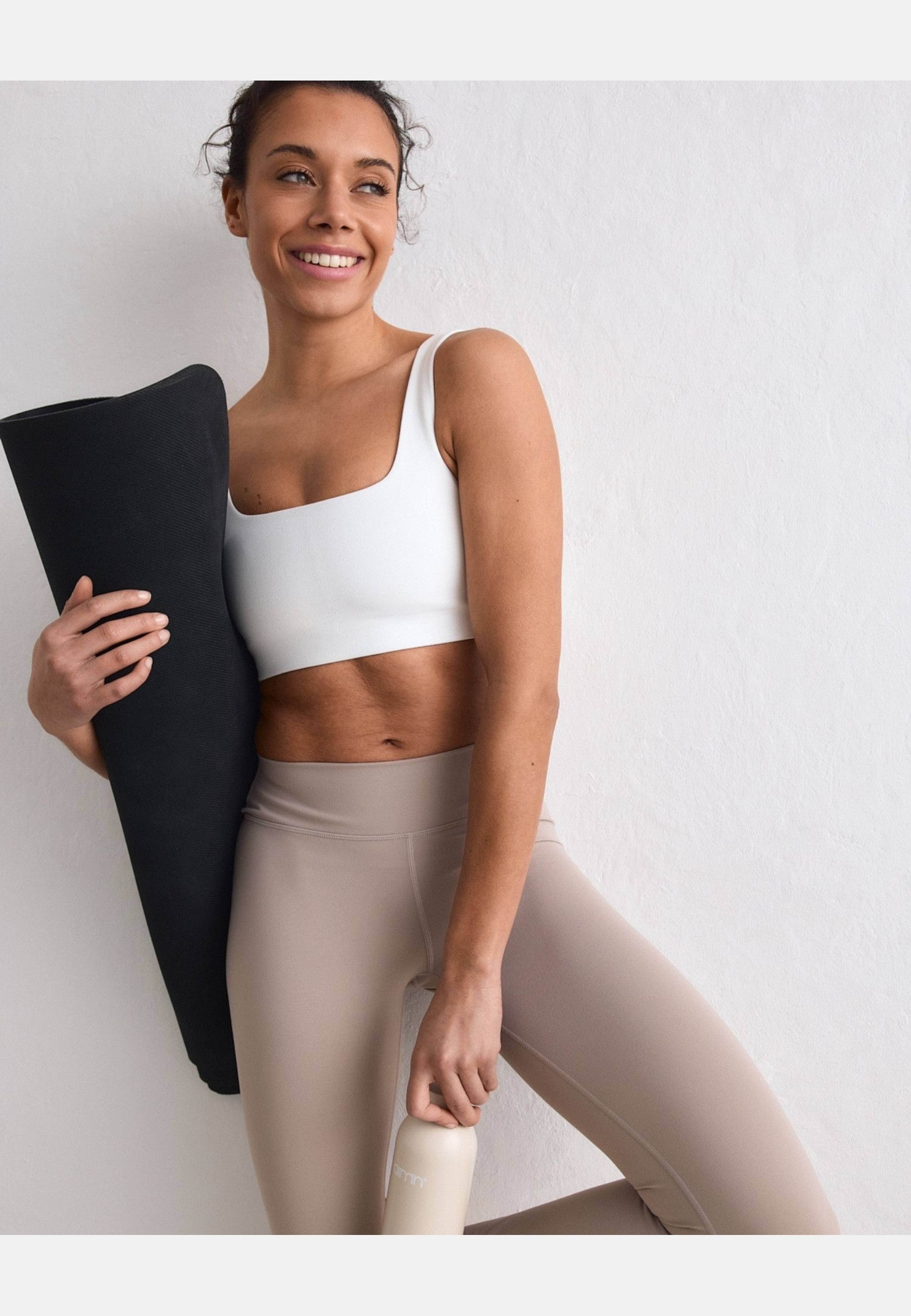 Sense Mid Waist Tights, från aim'n, i färgen dark clay. Klicka för att öppna bilden i stort format