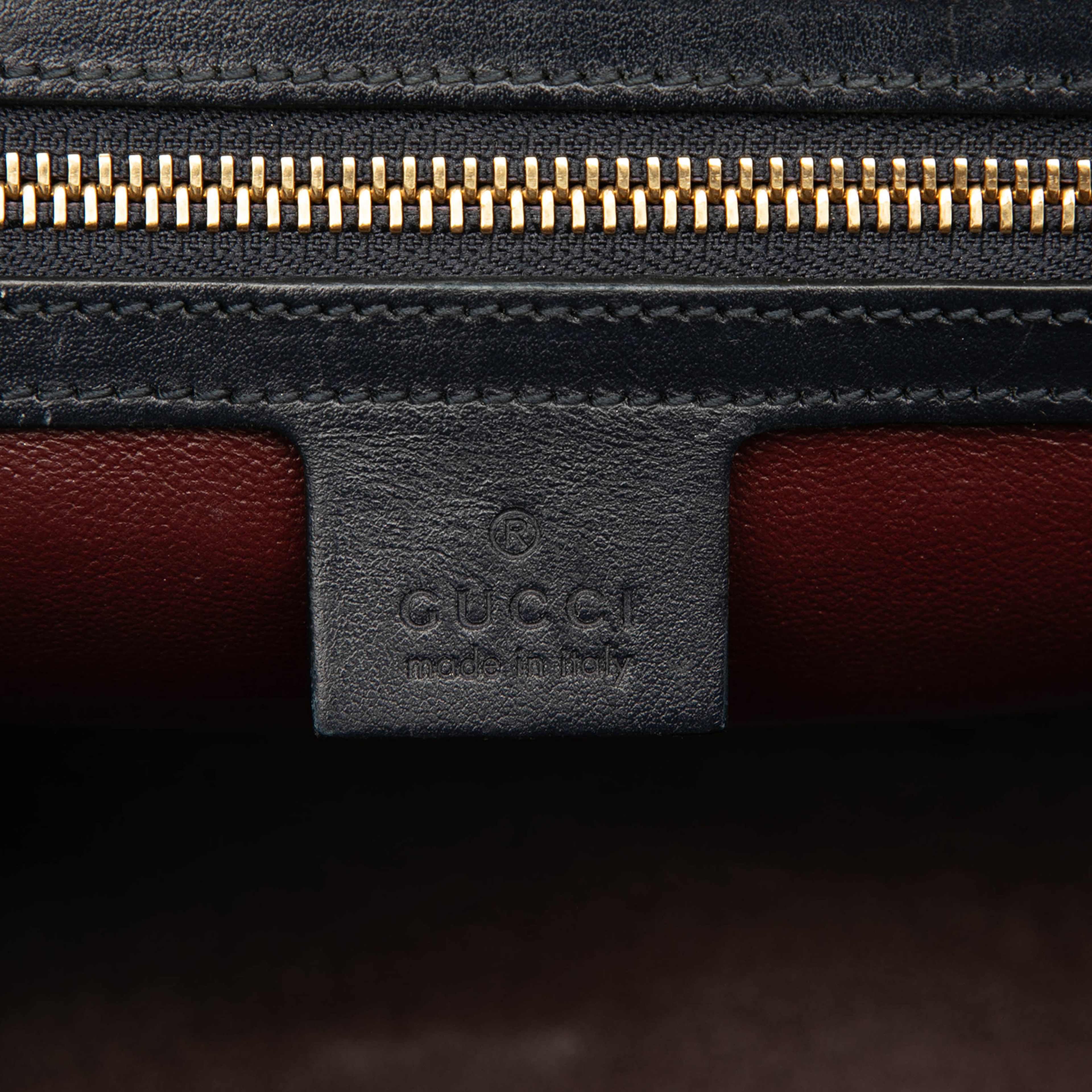 Gucci Small Canvas Horsebit 1955 Satchel, från Luxclusif, i färgen beige. Klicka för att öppna bilden i stort format