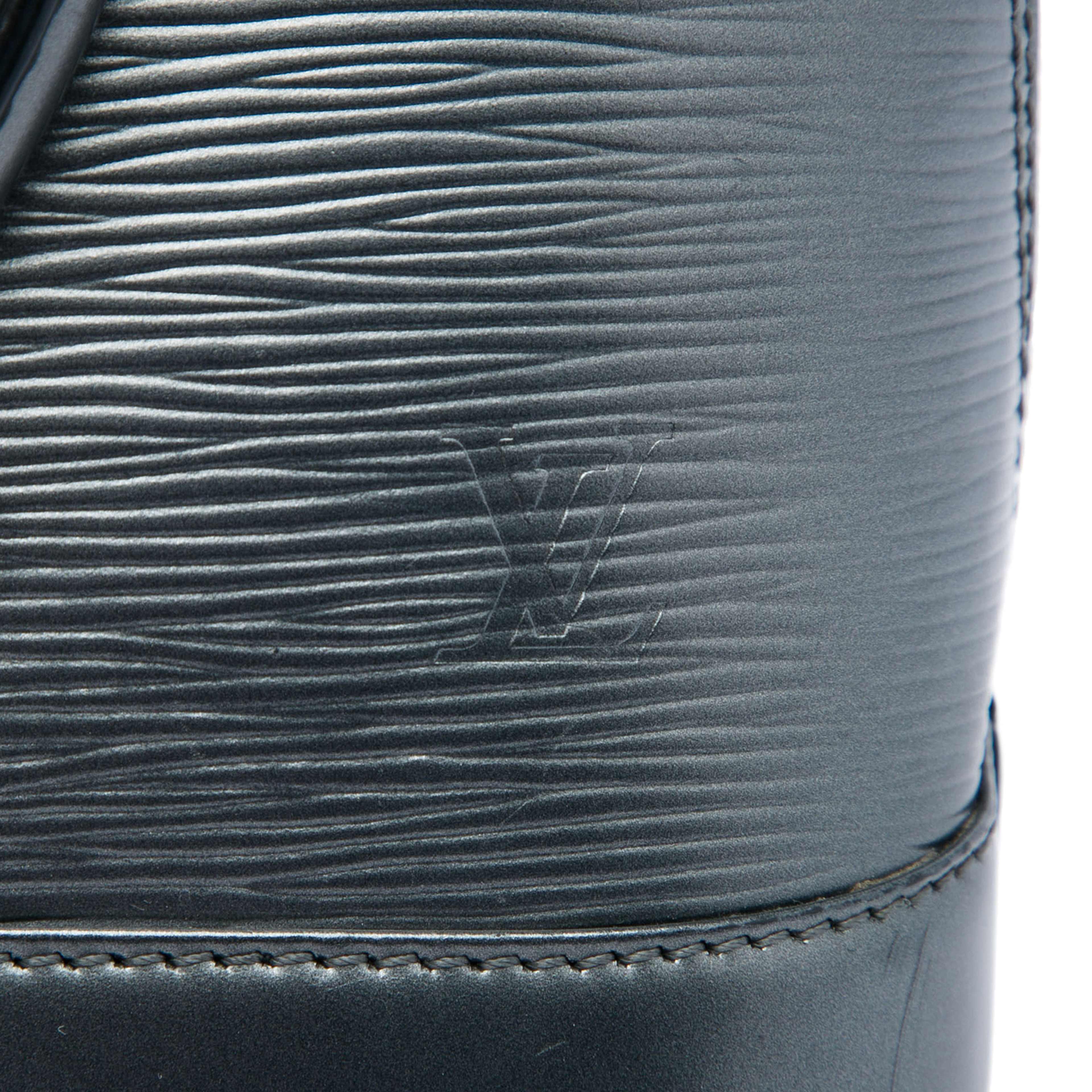 Louis Vuitton Epi Alma Bb, från Luxclusif, i färgen svart. Klicka för att öppna bilden i stort format