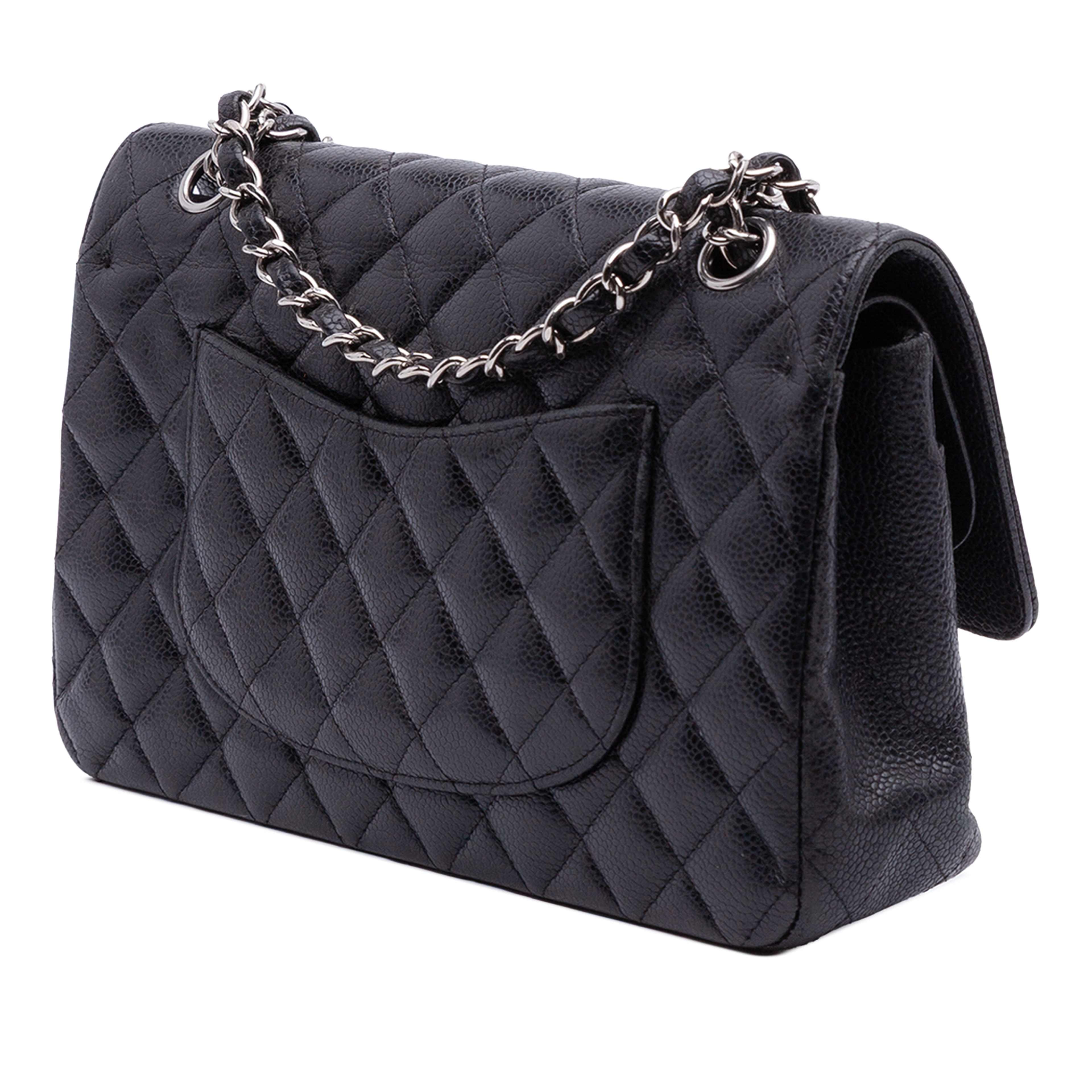 Chanel Medium Classic Caviar Double Flap, från Luxclusif, i färgen svart. Klicka för att öppna bilden i stort format