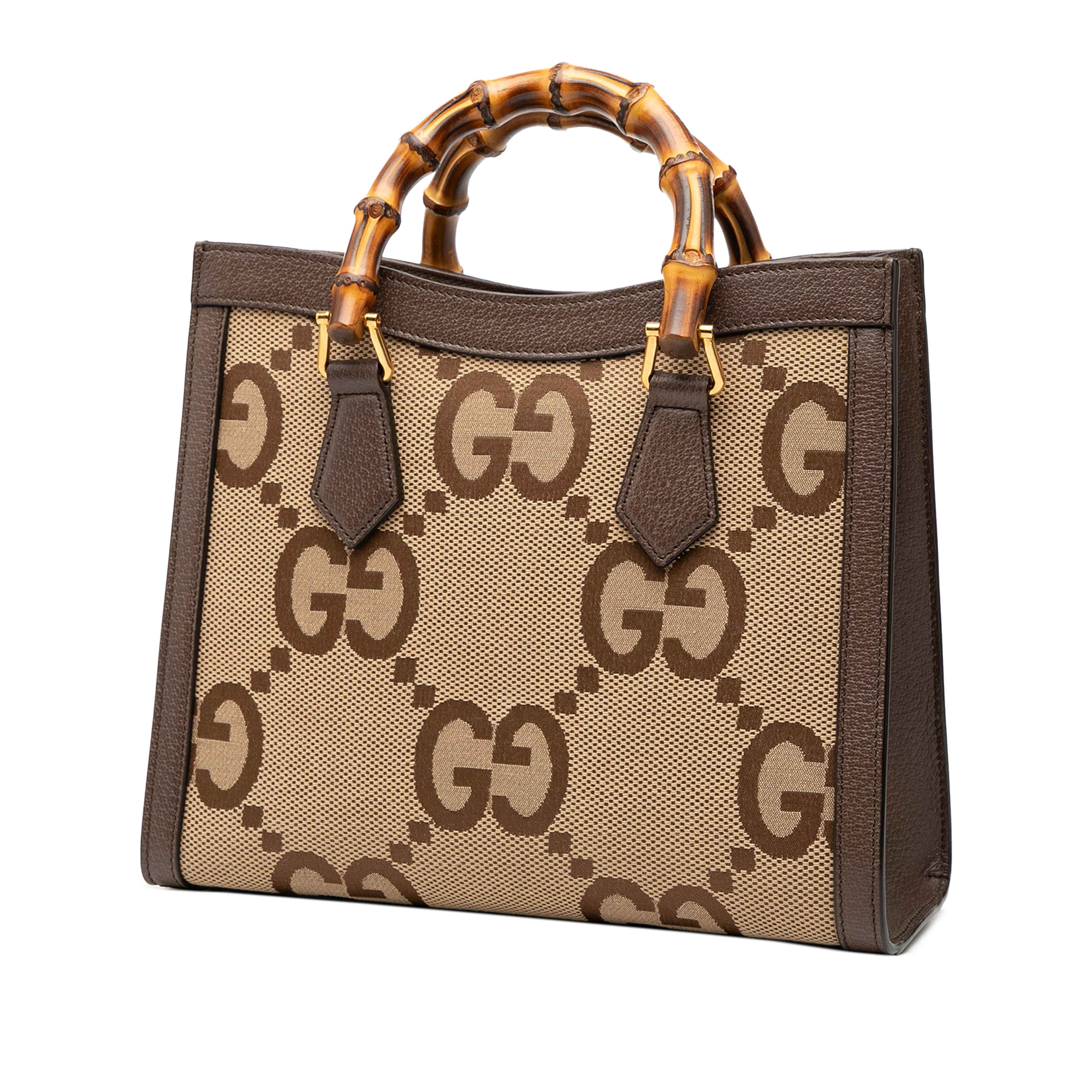 Gucci Medium Jumbo Gg Canvas Bamboo Diana Satchel, från Luxclusif, i färgen beige. Klicka för att öppna bilden i stort format