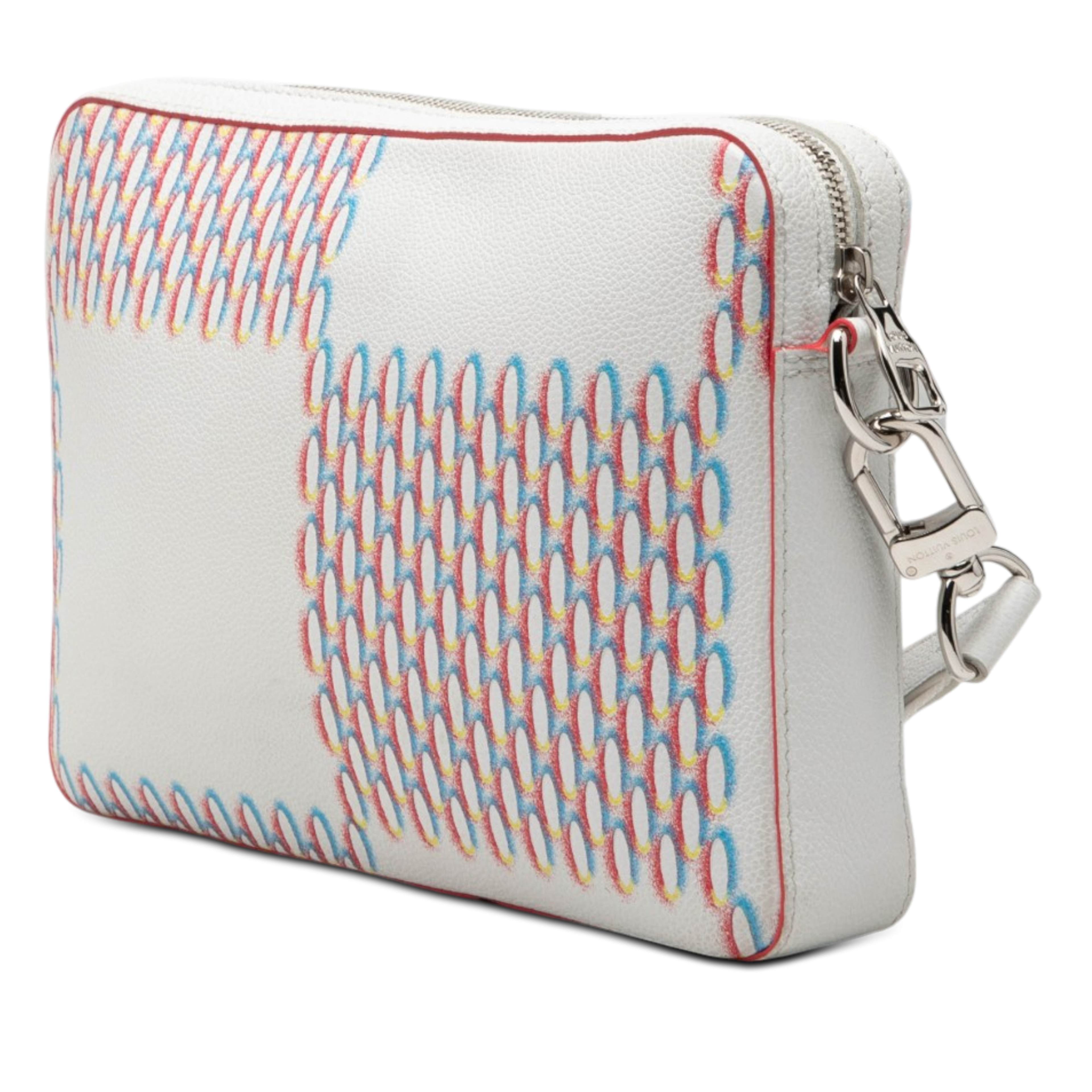Louis Vuitton Damier Spray Trio Messenger Bag, från Luxclusif, i färgen vit. Klicka för att öppna bilden i stort format